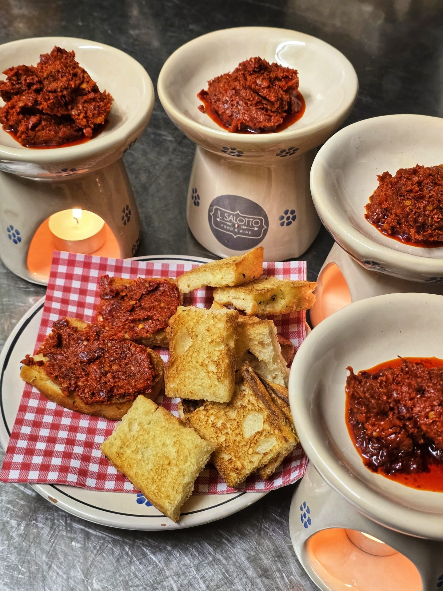 A little Calabrian heat for your aperitivo. Our ’nduja, served warm and spread over bread, is now part of the aperitivo lineup. 🔥🇮🇹
What is ‘Nduja?🤷🏻♂️
’Nduja is a spreadable spicy cured pork salami from Calabria that gives an incredible kick of flavor, straight from the toe of Italy, to pizza and pasta… and from today you can try the traditional way with us😍
Visit us and let a symphony of flavors explode in your mouth🤯🤤
#nduja #aperitivo #aperitivohour #italianfood #calabria #spicyfood #foodlover #zurichfood #zurich #ilsalottozurich #authenticitalian #italianaperitivo #foodstagram #zurichlife #eatitalian #italianvibes