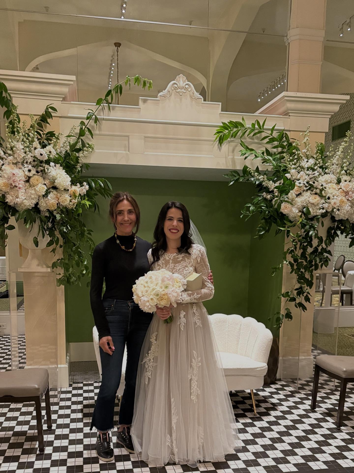 Hands full of flowers, heart full of joy for the bride 🌸 #weddingflorals #sayido #weddingdaymagic #momentsthatmatter #ornamento #bloomandbride #weddig #weddingdecore #claremonthotel
