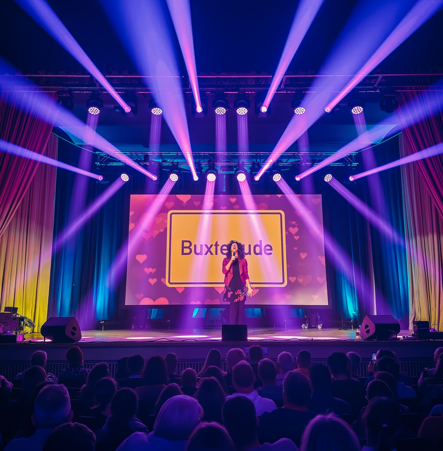 @freshtorge | MORD IM KRABBENCLUB | TOUR | 2025 | DEUTSCHLAND
#lichtdesign #lichtoperating #comedy #tour
@smile_producing @kajvoelzveranstaltungstechnik @mgplus_berlin