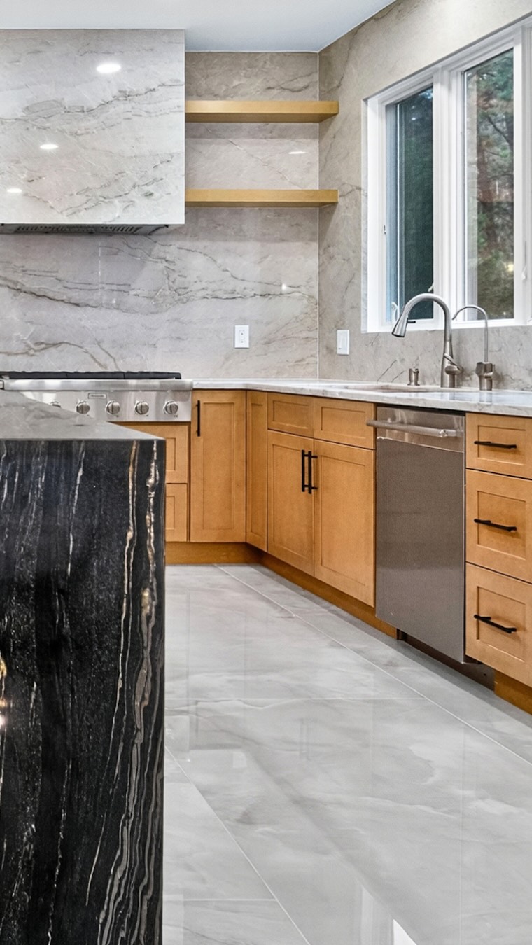 We are “thinking outside of the box,” designing kitchens creatively and unconventionally, using ideas that are not limited by traditional rules or assumptions. We are seeing the bigger picture, questioning established knowledge, and considering new perspectives rather than relying on conventional, step-by-step logic. Once this is applied, it creates a unique kind of kitchen that has no rules, like bottom and top cabinet colors needing to follow each other. Our approach generates innovative solutions and finds new options in an original way. Photos & Video : Celine & John #uniquekitchen #luxurykitchen #kitchengoals #kitchendesign