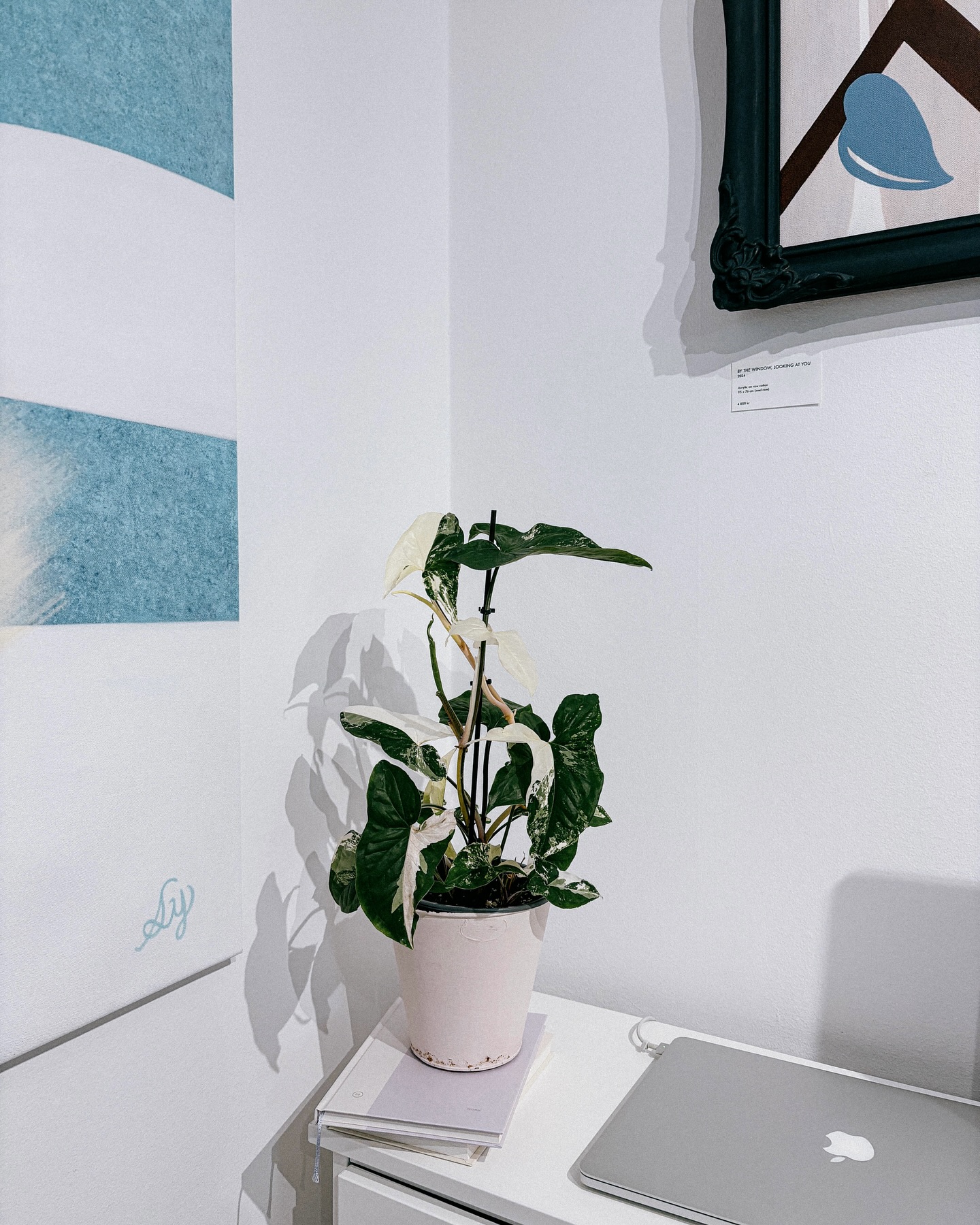 It holds me for a moment when the grain of abstraction shaped by nature flows together with the paintingโขโข