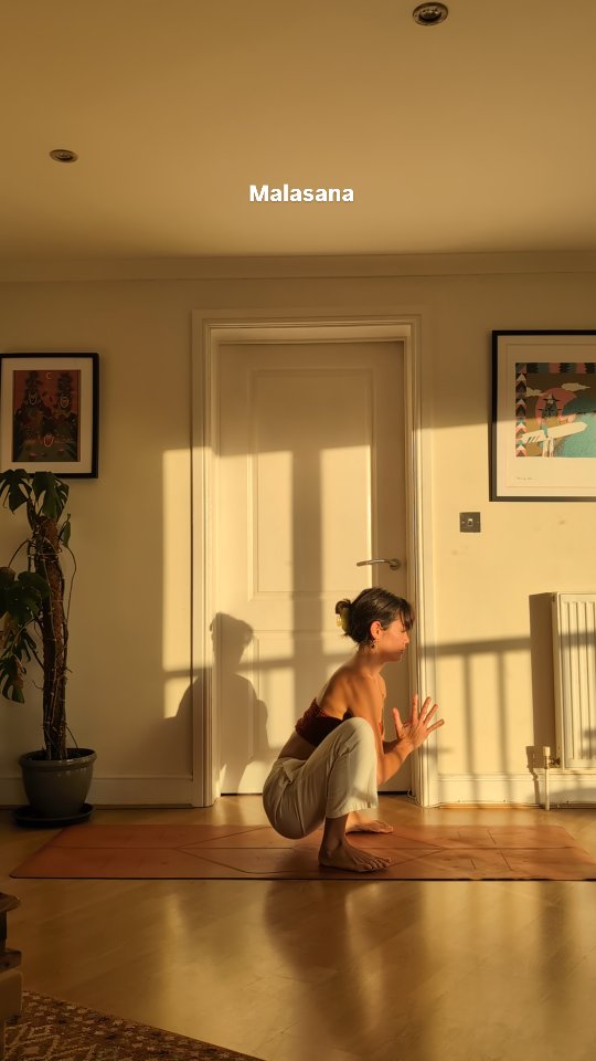 Try this fun handstand flow, grounding into presence 🌿
.
.
.
.
.
.
#yoga #handstand #movingmeditation
