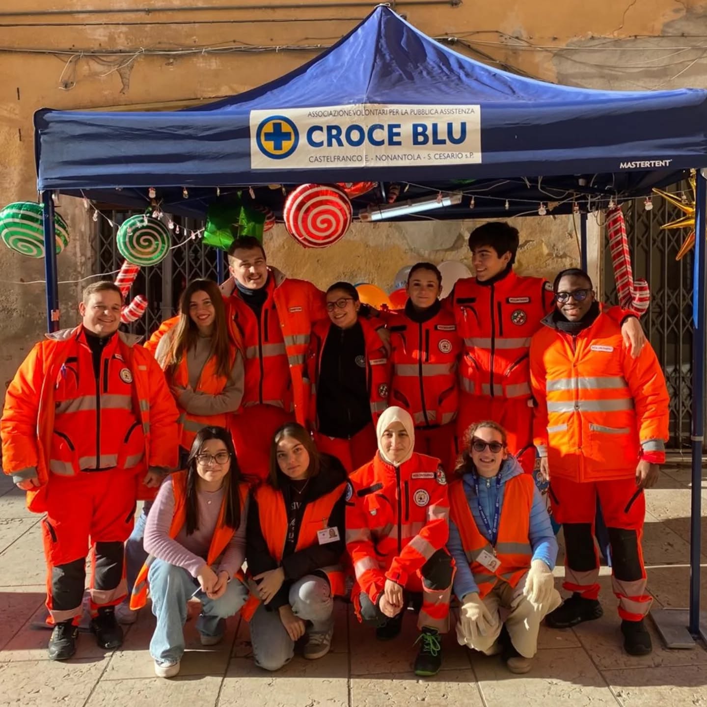 Eccoci a #nonantola per La Carovana di Natale con tanti bei mercatini.
#gruppogiovanicroceblucfe #croceblucastelfranco #croceblunonantola