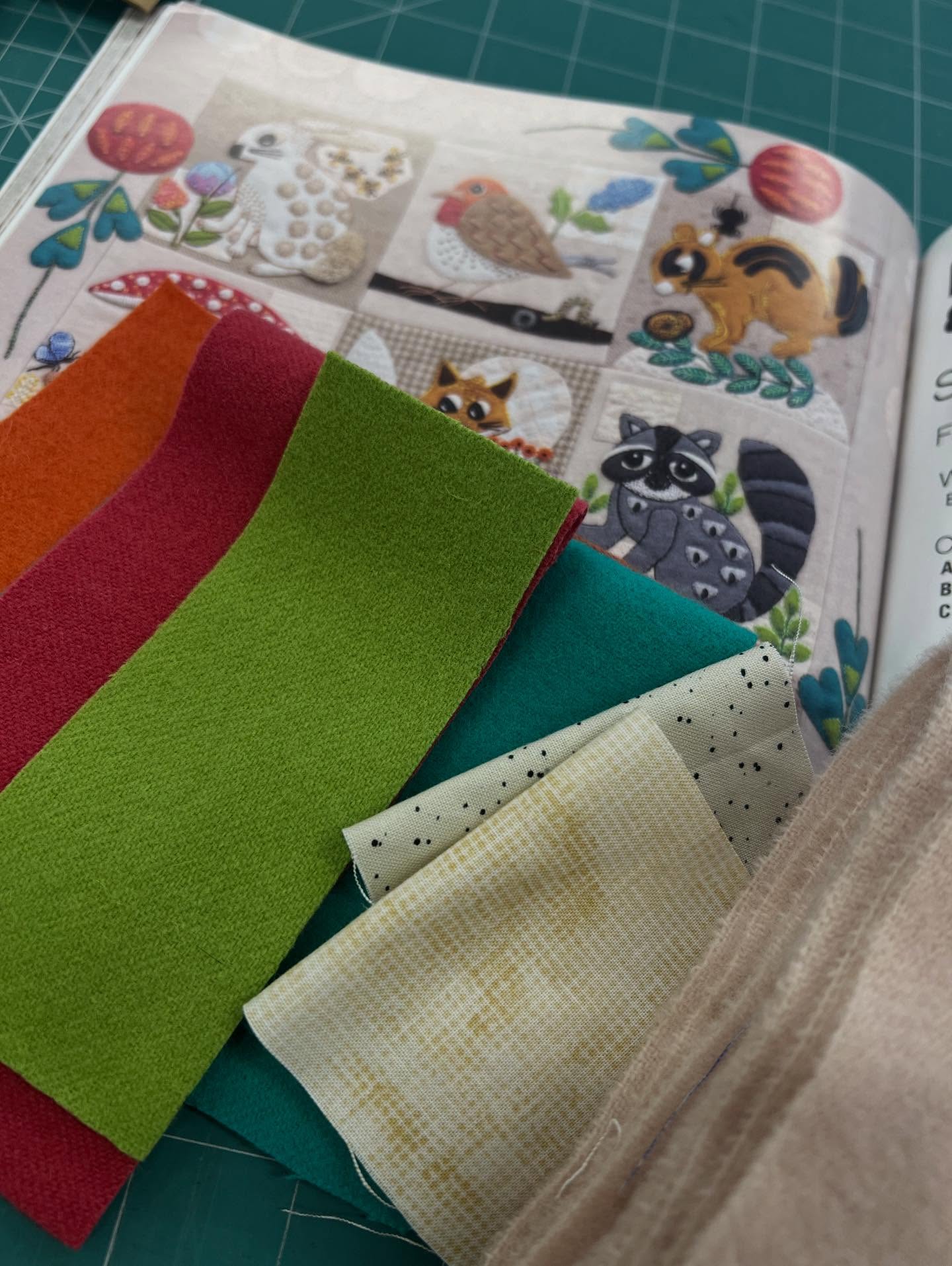 Here come the kits for the border of Critters & Clover. Please message me if you have purchased all nine animal kits and I will make one up for you. They are still at $39 - all part of the block of the month. Only catch is that they are only available to customers completing the whole program.