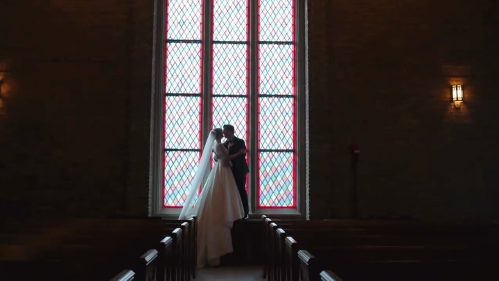 Julie + Parker | The Ledges + Trinity United Methodist Church | Huntsville, AL | October 25th, 2025
The Team:
Planning & Design | @belalumiereevents
Photographer | @munozphotography_alabama @munozphotography
Video | @chelseykfilms
Venue | @theledgesclub
Church | @trinityhsv
Florist | @bethwoodyflorals
Drape | @mountainlakeseventrentals
Rentals | @rentalallneedz
Speciality linens | @nuagedesignsinc
DJ | @metropolitandiscjockey
Transportation | @capitaltrailways
Getaway car | @coatscars