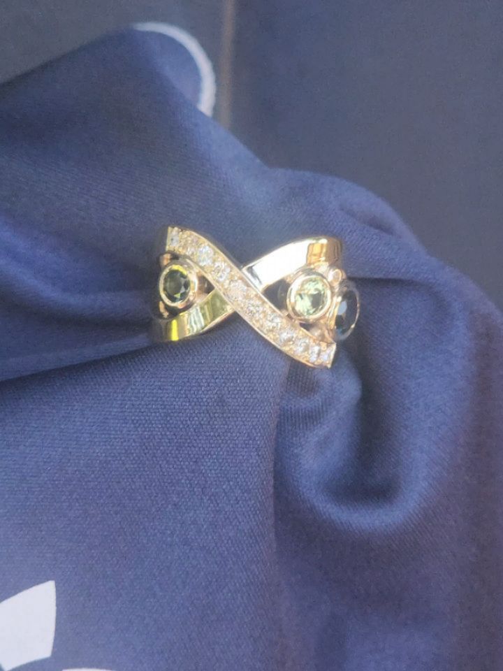 A recent Australian Sapphire and diamond ring in 18ct yellow gold. The client fossicked the sapphires herself from NSW. They were then cut into the beautiful round stones you see here. Amazing colours!!
An early Christmas/ anniversary present. πππ«π