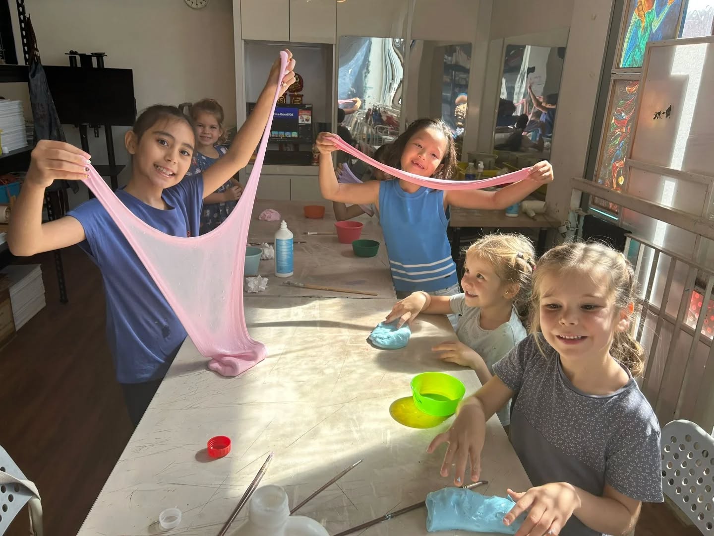 Christmas slime camp went well today !!
#slimecamp #slimetutorial #slime #throwback #artcamp #wintercamp #photooftheday #instagood #instaphoto❤️ #dec2025 #countingdowntochristmas