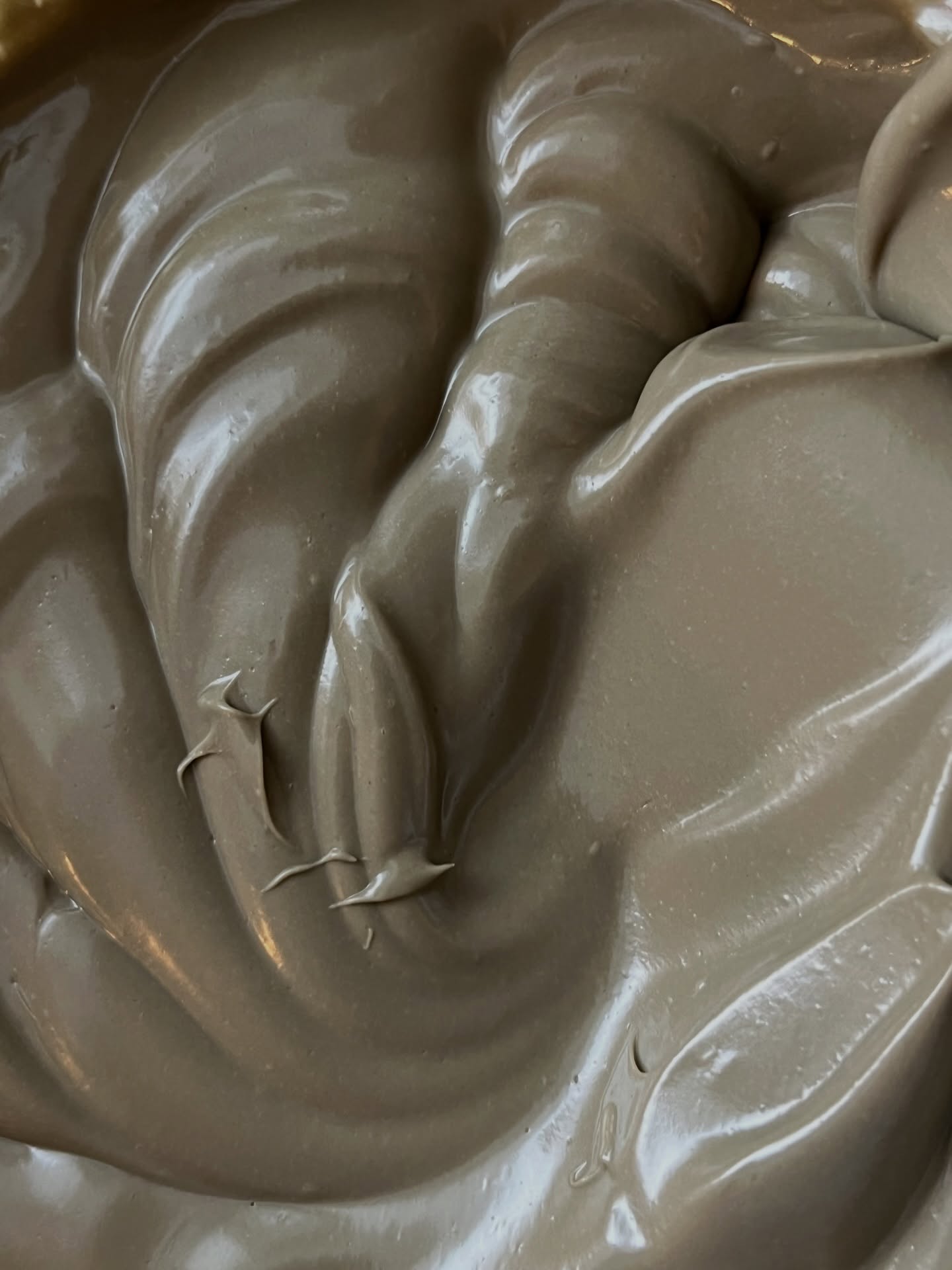 When is a ‘cream’ not a cream? Skin products come in many forms, but generally they can be entirely water-based (aqueous), entirely oil-based (anhydrous), or a blend of the two (emulsion). Water-based products are often serums, cleansers or toners, oil products are balms, facial oils and ointments, and the ones that emulsify water and oil are forms of CREAMS. It is important to know what you’re buying and using on your skin, because healthy, comfortable and strong skin benefits most from water AND oil. Many products are marketed as creams but actually only contain oils and butters that are whipped into a cream-like texture. That’s often because emulsions take more effort, formulating ability, ingredients and cost. But they are so valuable. Did you know, it’s possible to have dry, oily skin? Dryness is a result of not enough water - oil contributes to softening but not hydration. You could smear tallow balm on your face three times a day, and still have very dry skin. So what’s the solution?! CREAMS! When made properly, they balance hydrating water and moisturizing oils and fats, as well as the amazing actives, humectants, minerals, vitamins and supporting molecules that dissolve in each. It’s a full recipe that your skin will love, and it’s what makes a true cream! Don’t sell your skin and your wallet short - always check the ingredients and make an informed choice for your skin type and your health. And reach out to your skincare creator with any questions! #checktheingredients #facecream #emulsion #essentialoilfree #canadianmade #microbatch #healthyskin #dryskin #winterskincare #wekuskowild #womanrun