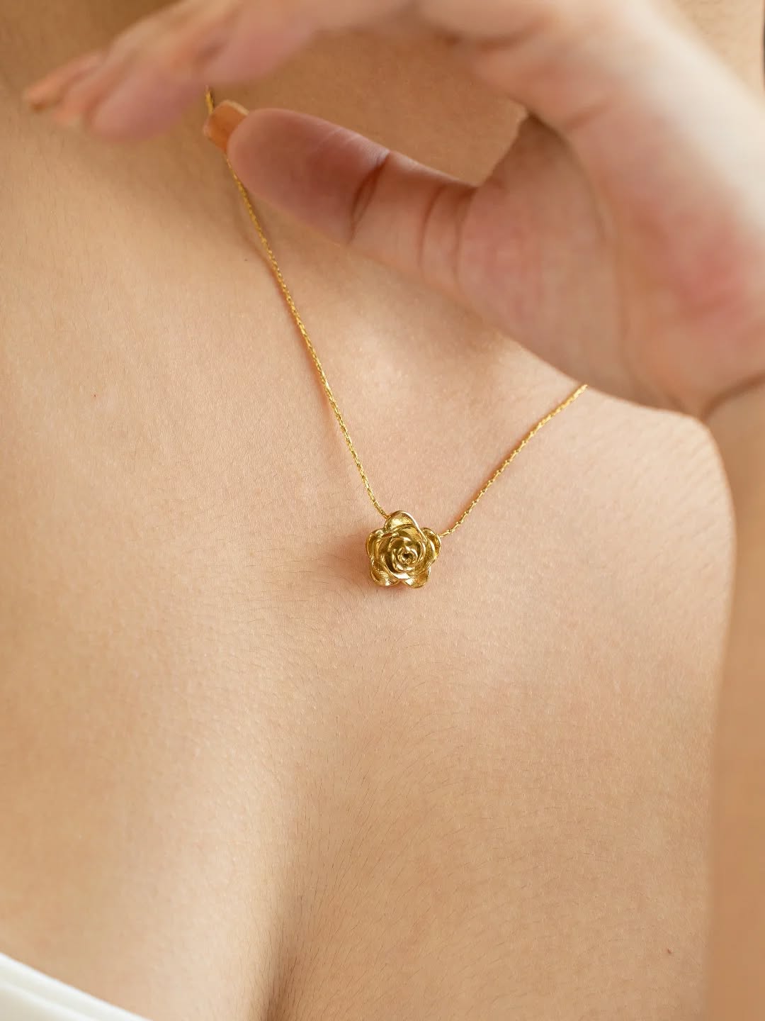 Necklace that is minimal but not boring ✨️
Get 'em now. Link in our Bio!