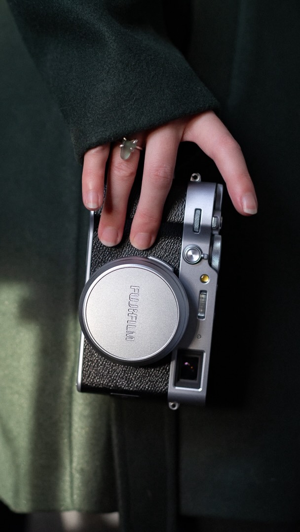 I finally got my hands on the Fujifilm X100VI and honestly, it feels like winning a small lottery (minus the part where my bank account cries a little).
After years of hauling around my Canon setup (which can hit 6 lbs depending on the lens) the idea of a truly portablecamera feels life-changing. Hiking, traveling, spontaneous photo moments… I can actually bring this one without bargaining with my shoulder strength.
And sure, some people say, “Why not just use your iPhone?” Totally fair. But the X100VI gives me way more room to edit, bigger files to work with, and photos I can actually print without losing quality.
Plus, there’s the nostalgia. The click, the dials, the feeling of holding a camera that reminds me of simpler times… before we all had a full media studio in our pockets.
Birdie, on the other hand, just sighed and said, “Cool. Another camera to point at my face. Can’t wait.” 😅
#fujifilm#fujifilmx100vi#photographer#photography#novascotia#ns#travelphotography