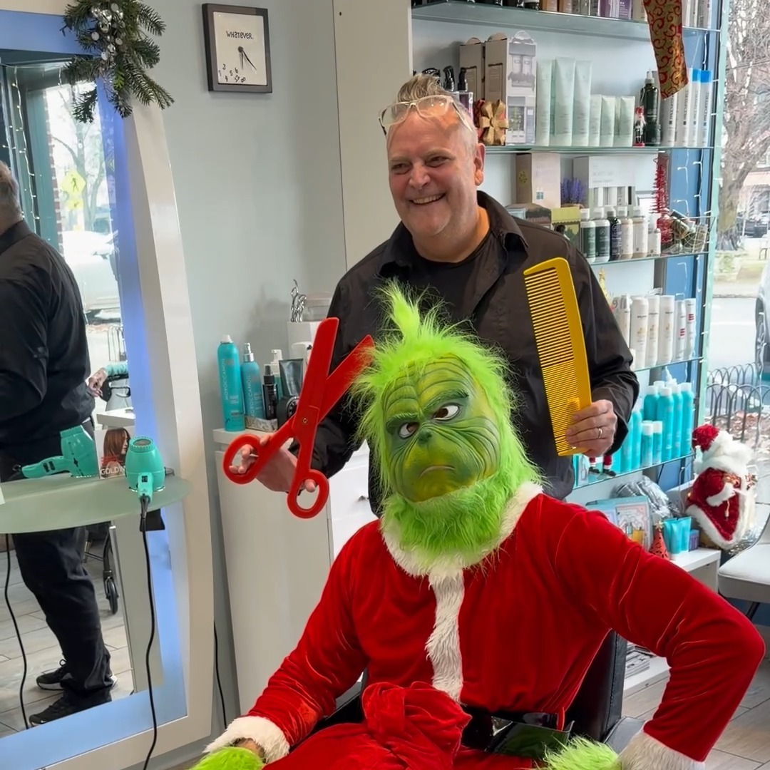 LOOK WHO STOPPED BY FABIO’S! 🎄✂️
It's the GRINCH! He said he needed a fresh style to steal Christmas this year 😮🔥 and of course, we didn’t disappoint 😎
Even Santa Claus dropped in! What a magical visit filled with energy and holiday spirit 🥰
Wishing all our amazing clients a joyful season and wonderful holidays — from all of us at Fabio’s Hair Studio.
#fabioshairstudiobxv #bronxville #holidayseason #celebration time #christmas #kawanzaa #hannukah #newyearnewme