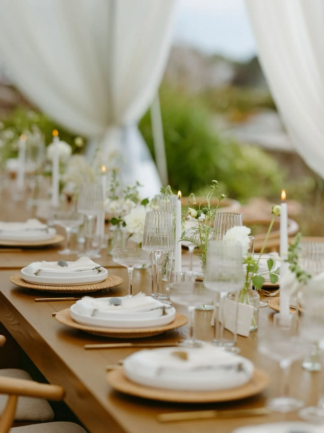 Seaside tablescapes of dreams with @odysseyeventdesigns, @peakeventservices and @fieldfloralstudio (who we haven’t seen in far too long! 👋)
Venue | Private Estate
Photographer | @emilyleonardphotography
Content Creator | @storymakersocials
Planner | @odysseyeventdesigns
Florist | @fieldfloralstudio
Hair + Makeup | @hausofbeautynh
Violinist | @sebagabo
Caterer | @barnandtablecatering
Bar Service | @studiobarmaine
Officiant | @joyousengagements
Lighting + Tent Draping @maineeventdesignanddecor
Rentals | @peakeventservices @onestopeventrentals
A/V | @oceanavl