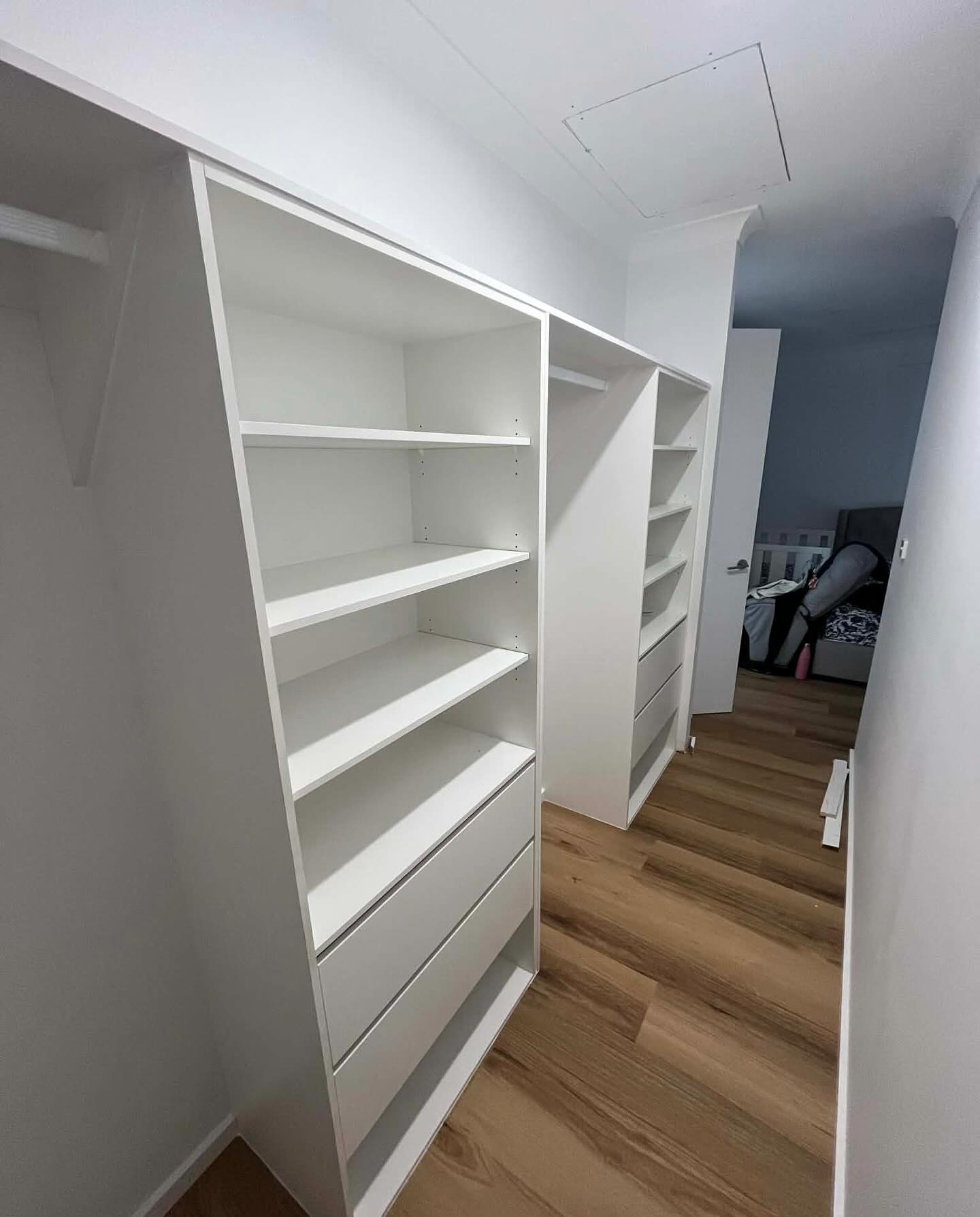 This custom wardrobe fit out is complete with soft close drawers and plenty of shelving. Makes a big difference to the space! A great solution for some great clients 🤍