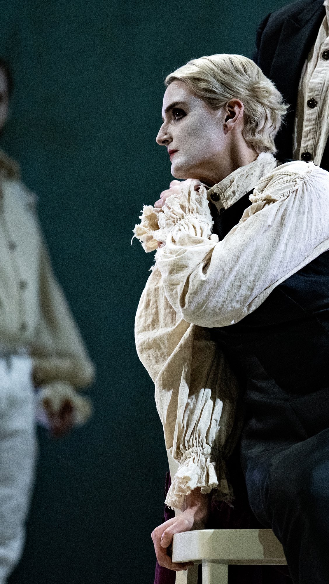 An excerpt from the beginning of Agostino Steffani’s opera “Alcibiades, Enjoying his Freedom.”
‘Der in seiner Freiheit vergnügte Alcibiades’
It’s been a privilege to bring this lesser known opera to life as part of the Baroque Festival, Winter in Schwetzingen;
‘La Libertà contenta’ documents the Peloponnesian War with the opera revolving around real historical figures rather than mythological gods.
Bringing the Athenian Princess Aspasia to life has been an utter privilege and an opportunity to embody strength, will, desire and power as a woman onstage.
9 more shows to go, and I’m looking forward to sharing the journey of this Baroque gem with you as it unfolds.
Xxx
Amber
#baroque #baroquemusic #winterinschwetzingen