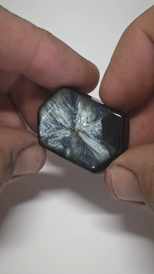 Work in progress!
100+ carat Australian Trapiche sapphire known for its beautiful natural hexagon shape and incredible inner pattern.
Sliced from a giant 300ct specimen, this piece is totally unique displaying a hypnotic picture created by millions of growth lines and inclusions that glisten with a silver sheen layering throughout a contrast of blue reflections!
Definitely something different to our faceted gems but one of the most unique specimens of Australian sapphire.
To view our available Sapphires, Fine hand-made Jewellery and Designs - DM, email sales@thehouseoffacets.com.au or visit our website to book an online or in-studio appointment today
www.thehouseoffacets.com.au
#australiansapphire #partisapphire #sapphirering #engagementring #bespokering #australiansapphire #jewellerydesigns #australianjeweller #australianjewellery #australianjewellerydesigner #sydneyjeweller #melbournejeweller #brisbanejeweller #naturalsapphire #ringsofinstagram #unheatedsapphire #oneofakind #finejewelry #handmadejewellery #bluesapphire #sapphire #asschercut #blueyellowparti #designerjewellery