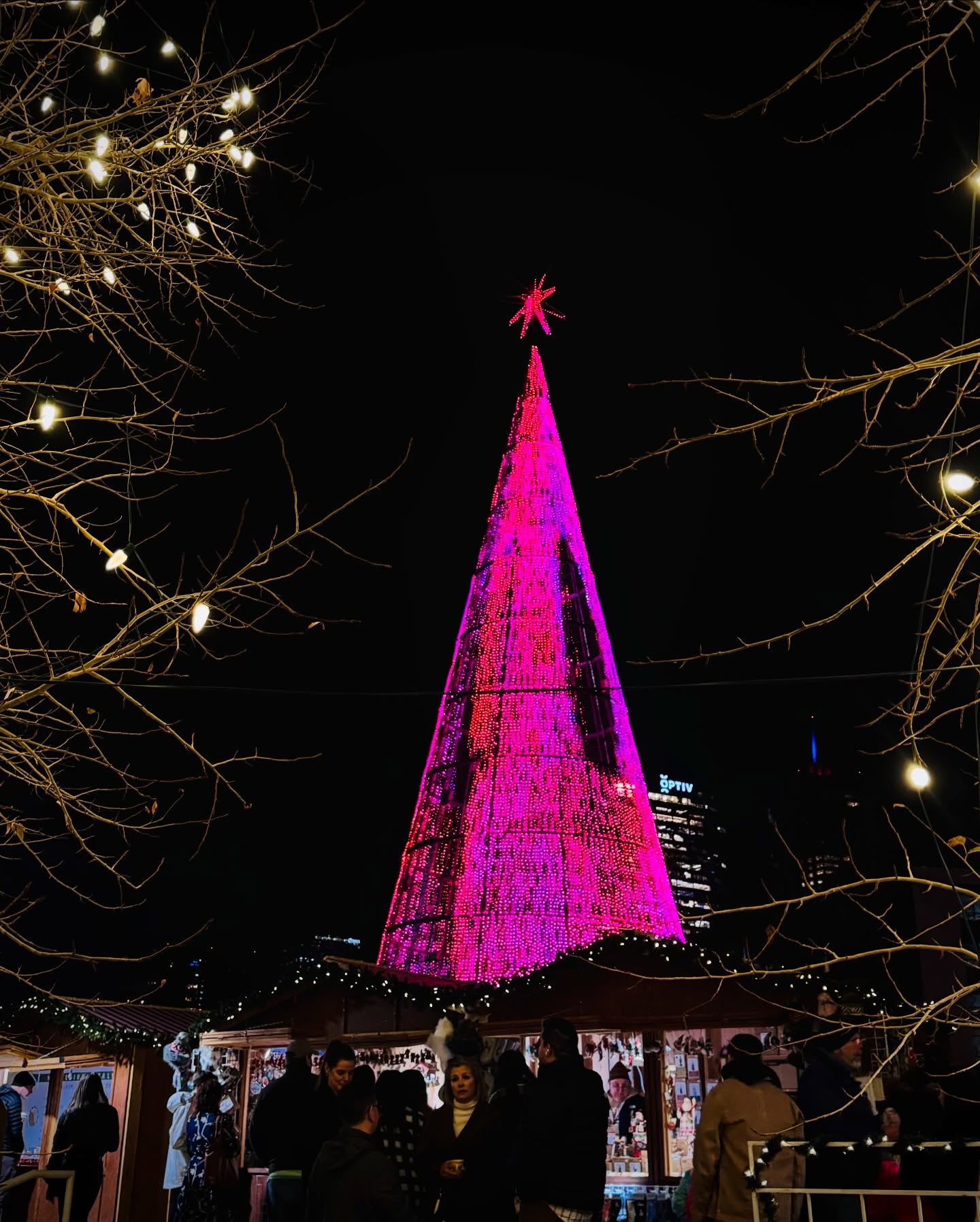 PSA: the market will be CLOSED on December 17th due to high wind storms, we are sorry for the inconvenience and appreciate your understanding as we protect our vendors and the spirit of Christmas! ❄️☃️🎄
We’ll see you back on Thursday starting at 11am, PROST!