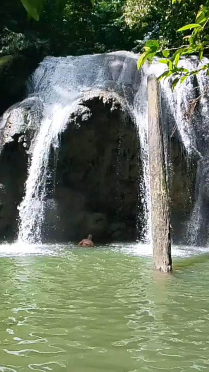✨ Batanta Waterfall Magic ✨
Hidden deep in the jungle of Raja Ampat, Batanta Waterfall feels like stepping into another world. A cool mist on your skin, the echo of water crashing into emerald pools, and nothing but wild rainforest all around you. 🌿💧
If paradise had a soundtrack, it would sound like this.
#RajaAmpat #BatantaWaterfall #HiddenGems #IndonesiaTravel #ChasingWaterfalls #IslandLife #NatureEscape #IndonesiaTravel #batanta