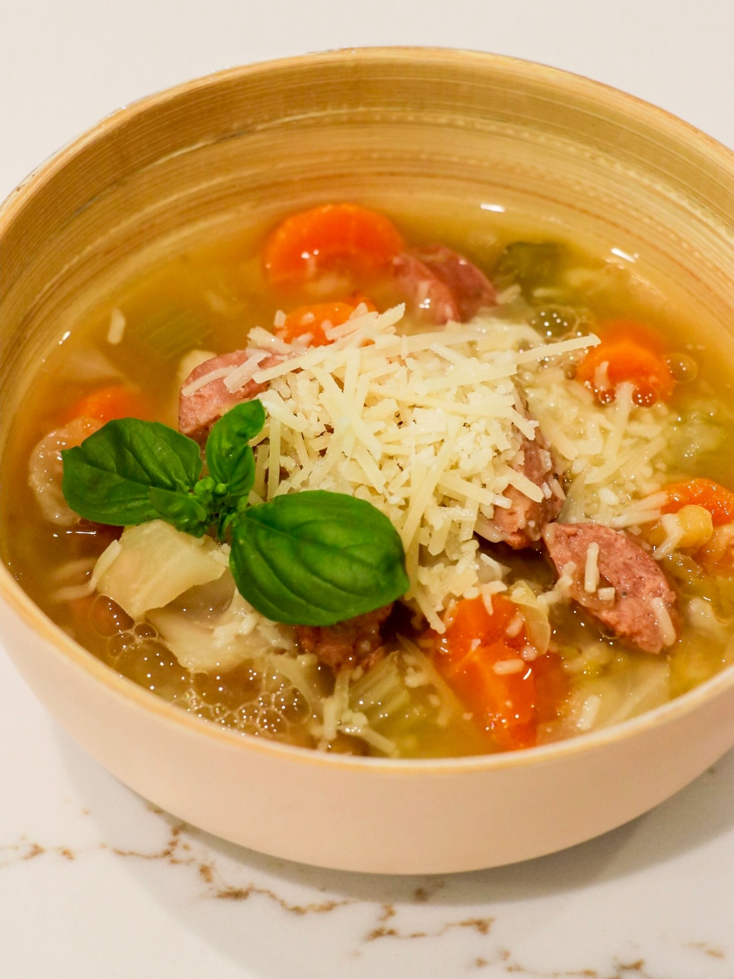 Day 2 of our 12 Days of Eat Pono 🎄🥗✨
Rainy-day comfort ☔️🍲 This Instant Pot soup is the kind of cozy you can throw together fast and let it do its thing while you stay dry inside 🙌🏽
What we love about a good rainy-weather bowl:
🥕 veggies that actually fill you up (carrot, celery, onion = the holy trio)
🍚 a little rice for that hearty, “this hits the spot” vibe
🍗 savory protein (we love chicken sausage)
🧀 a shower of parm + fresh herbs on top to finish it off 🌿✨
Save this for the next gloomy day and tell us 👇🏽 Are you a soup person when it rains… and what’s your go-to cozy bowl?
#EatPono #12DaysOfPono #InstantPotRecipes #RainyDayMeals #CozyEats #SoupSeason