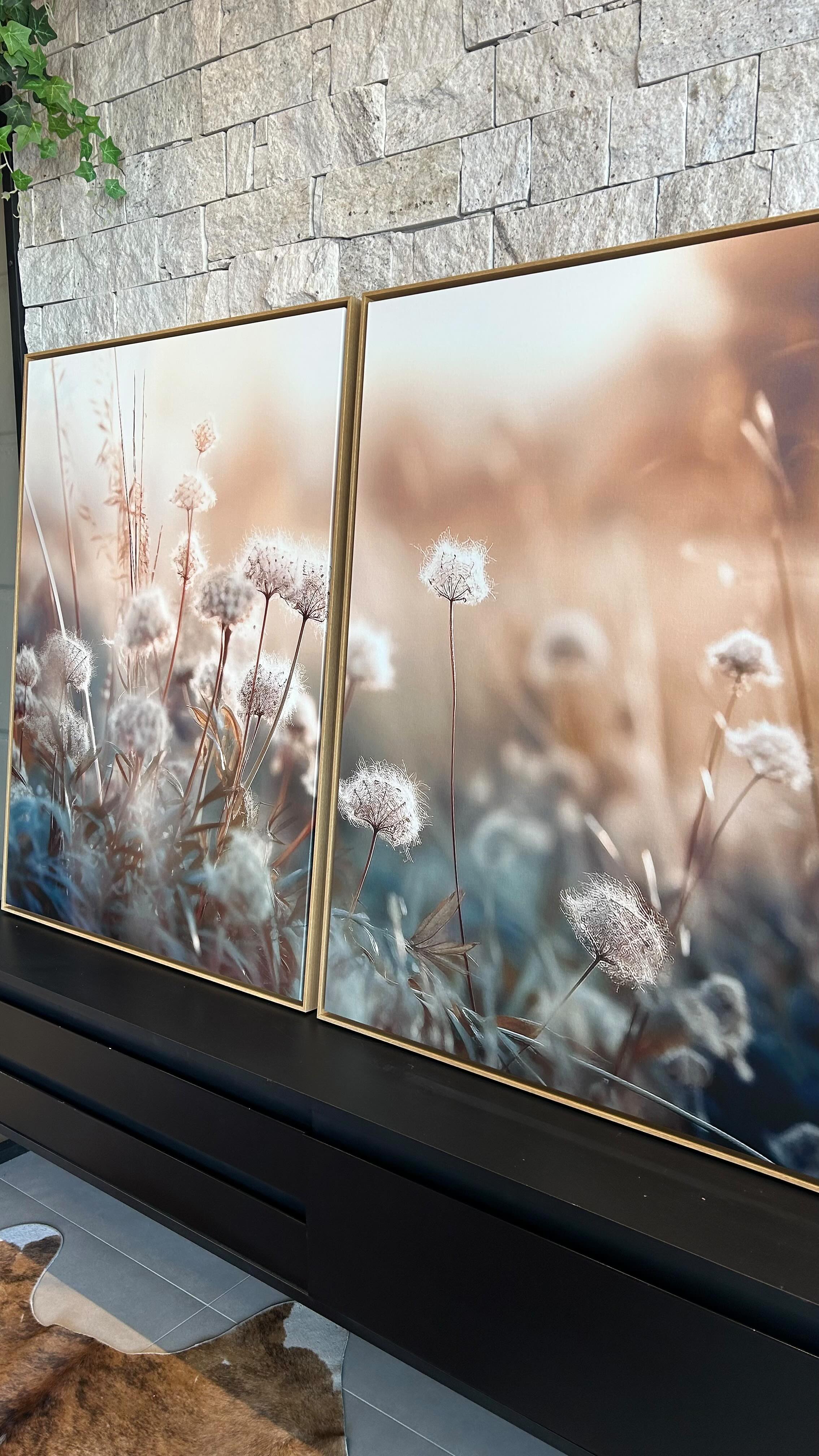 Todos os dias, novos pedidos chegam carregados de expectativas: pessoas que querem mudar o clima da sala, renovar o quarto, dar vida a uma parede vazia ou até presentear alguém especial. E isso transforma cada produção em algo único. Por aqui, a gente acredita que um quadro tem o poder de despertar sensações, trazer identidade e até contar histórias silenciosas que fazem o ambiente ficar mais acolhedor, mais bonito e mais “seu”. 🏡✨
.
#quadros #decoração #quadrosdecorativos