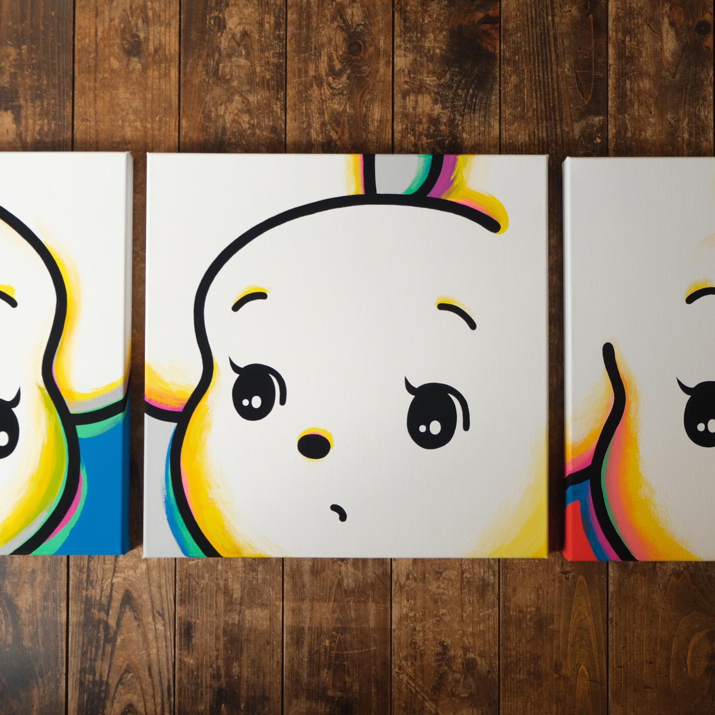 市村個展「FEELINGS」オンライン販売スタート!🍒
FEELINGS描き下ろし原画作品の他、ミラー風のアートプリントや大きなターポリンプリントなどの作品やグッズをお買い求めいただけます。
この機会にしか手に入らないものもありますので、是非お見逃しなく!👀
プロフィールのリンク内のオンラインショップよりご利用ください。
#gallery #exhibition #artgallery #cafe #painting #japanese #character #retro #kawaii #illustration #illustrator #art #artwork #artist #design #yuriichimura
#個展
#なにげないねずみシラタマ #シラタマ
#シラタマちゃん #キャラクター
#アート #イラストレーション #イラスト #市村ゆり
#075 #京都カフェ #清水五条カフェ #京都ギャラリー #あじき路地