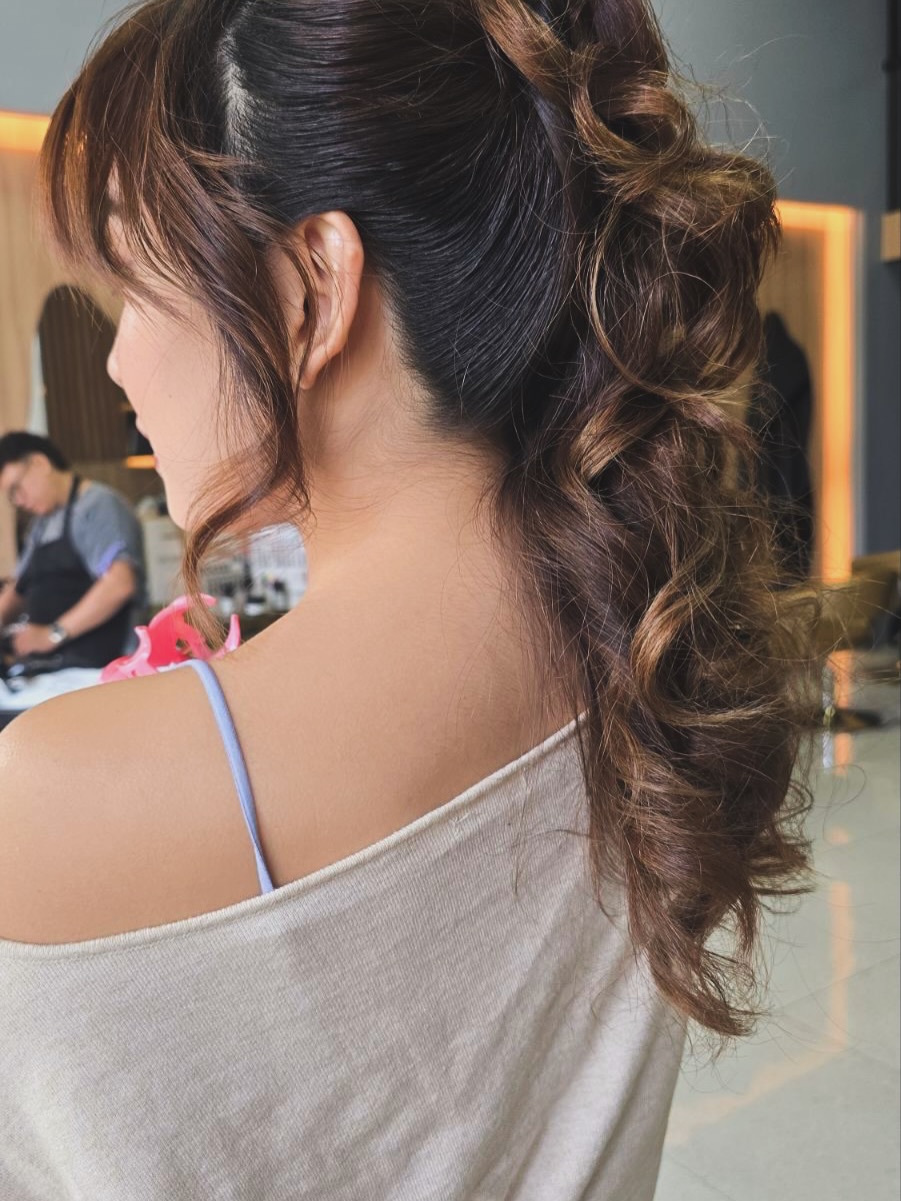 Effortless elegance for the stunning Star Magic talent, Kei Kurosawa! ✨ We loved creating this textured upstyle to complement her natural beauty. Thank you so much, Kei, for trusting The Spin & Style Hub with your look! 💖 #TheSpinAndStyleHub #KeiKurosawa #StarMagic #Upstyle #HairGoals #SalonPH #CelebrityHair #HairInspo #acquaprivateresidences