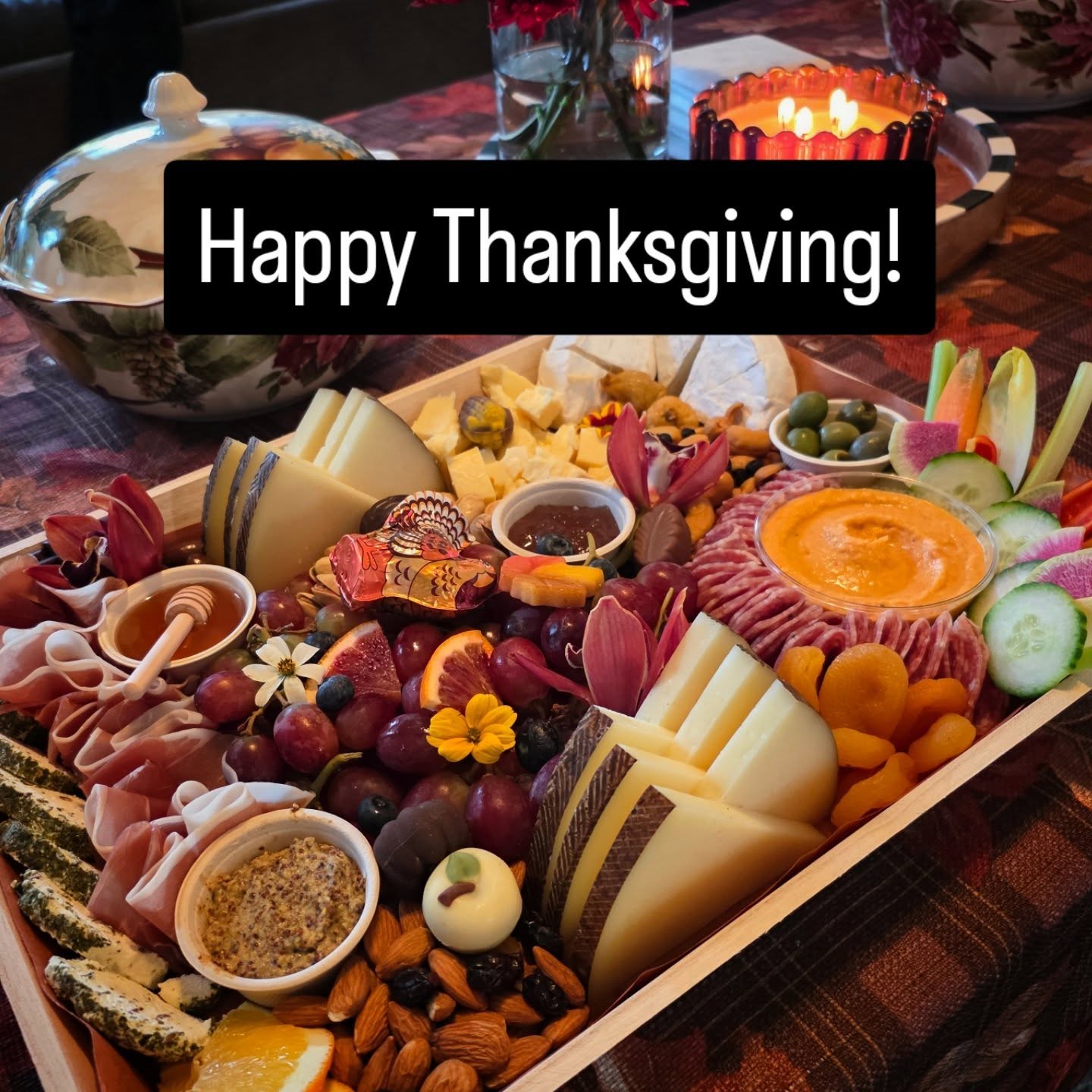happy thanksgiving everyone! and special thanks to @feastandfloral for this beautiful board!