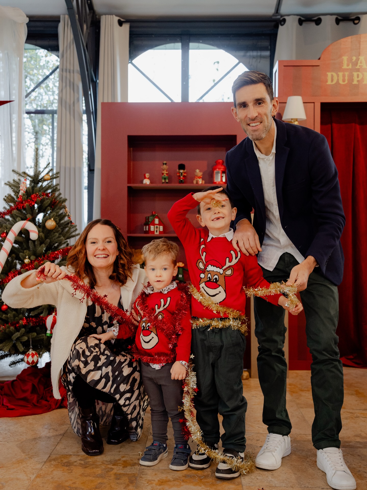LA 2ÈME PARTIE DES MINIS DE NOËL 🎅🏻
3 familles pour cette deuxième journée de minis shooting de Noël donc 2 familles que je suis depuis un petit moment maintenant 🥰
Cette fidélité, que vous avez pour la plupart des familles présentes, me touche tellement & m’a donné des idées pour l’année 2026 👀
En tous cas, un nouveau décor pour l’année prochaine se profile déjà dans ma petite tête & j’ai déjà hâte d’y être pour tous vous revoir ❤️🔥