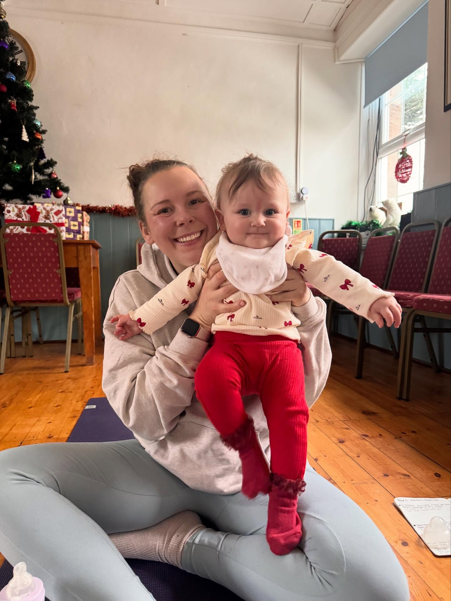 Baby & Me Yoga is just the best way to spend my mornings! It’s such a lovely little community we’re starting to build together 🥹 I honestly can’t believe next week will be our last before the new year 🫶🏻 the weeks are flying by far too fast 💛