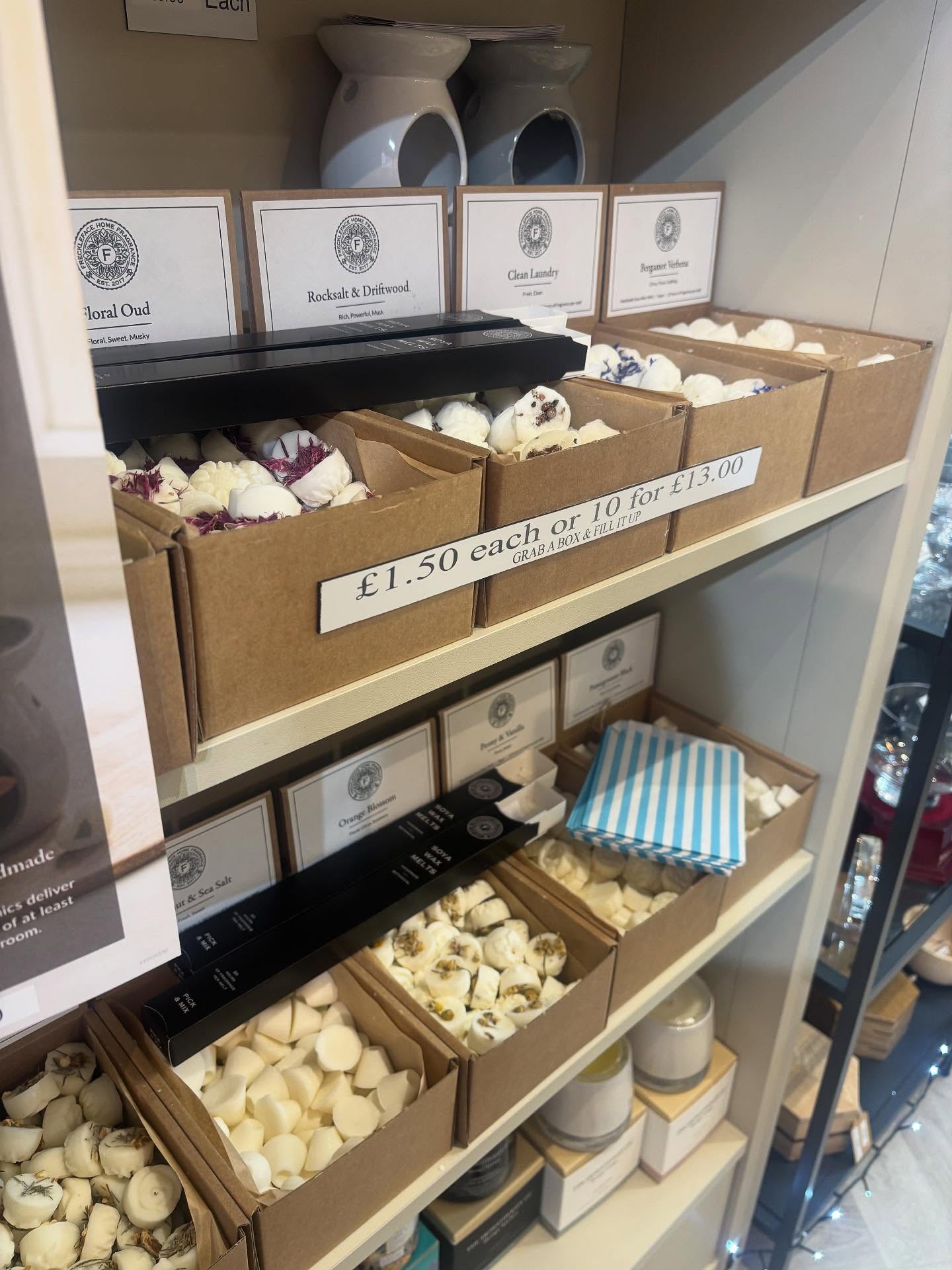 Now who doesn’t love a wax melt! Our pick and mix wax melts paired with these lovely aroma lamps will make a fabulous Christmas present! Come in and have a sniff, you won’t be disappointed 😊
#aroma #aromalamp #pickandmixwaxmelts #smellsamazing #shoplocal #warminstersocial #warmimster