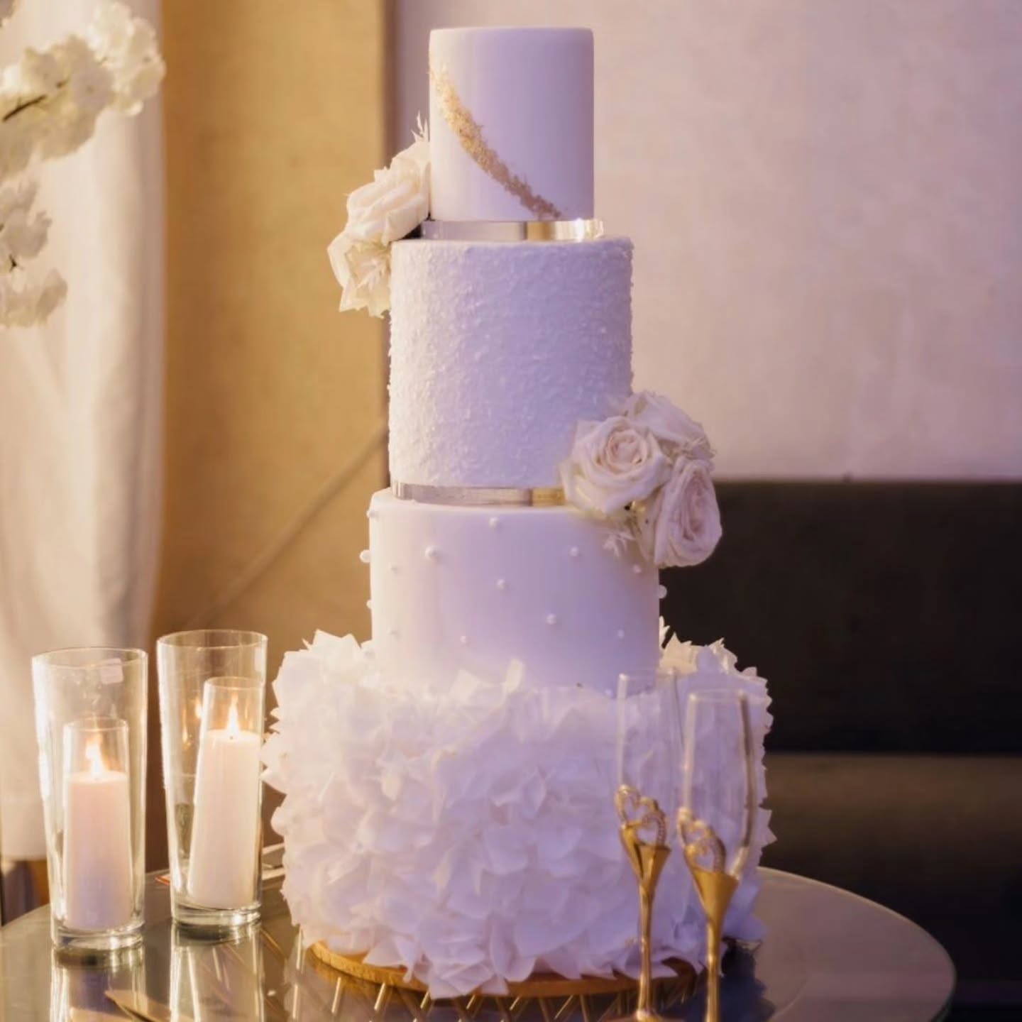Trouwen jullie in 2026? Denk aan de bruidstaart! Reserveer nu al jullie plaatsje via de website/bestelformulier en ontvang een offerte voor de mooiste en lekkerste taart als afsluiter van jullie perfect day! #wedding #bridetobe #weddingcake #cake #taart