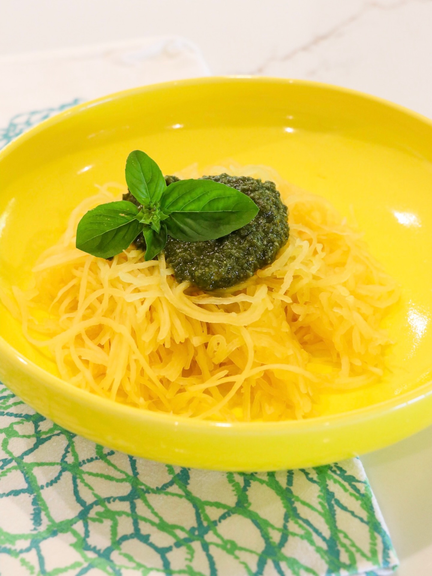 Day 3 of our 12 Days of Eat Pono 🎄🥗✨
Keeping it cozy + light with this baked spaghetti squash topped with Poet’s Presto Pesto 🌿🍝✨ It’s got all the comfort-food vibes, but swaps the heavy pasta for something fresh, simple, and veggie-packed 🙌🏽
Why we’re obsessed:
🎃 spaghetti squash = naturally “noodly” + super satisfying
🌿 pesto = big flavor with minimal effort
🧀 add parm if you want that extra cozy finish
Save this one for an easy weeknight dinner and tell us wha you think!👇🏽
#EatPono #12DaysOfPono #SpaghettiSquash #PestoPasta #HealthyComfortFood #EatTheRainbow