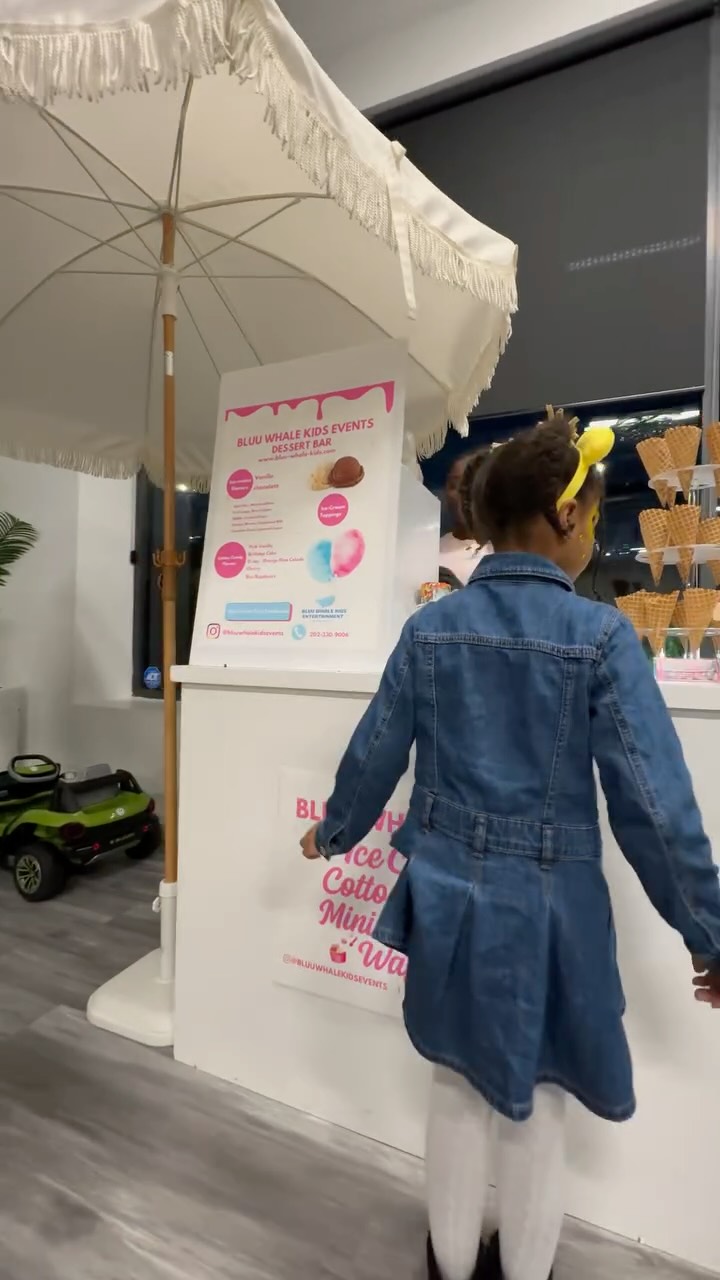 Dinner served.🍽️ Check! ✅ Dessert bar is now open!🍦🍨✨
You can hear George game hosting in the back!😭 Tonight was absolutely FUN!✨
#dessertbar #icecream #partytreats #partyentertainment