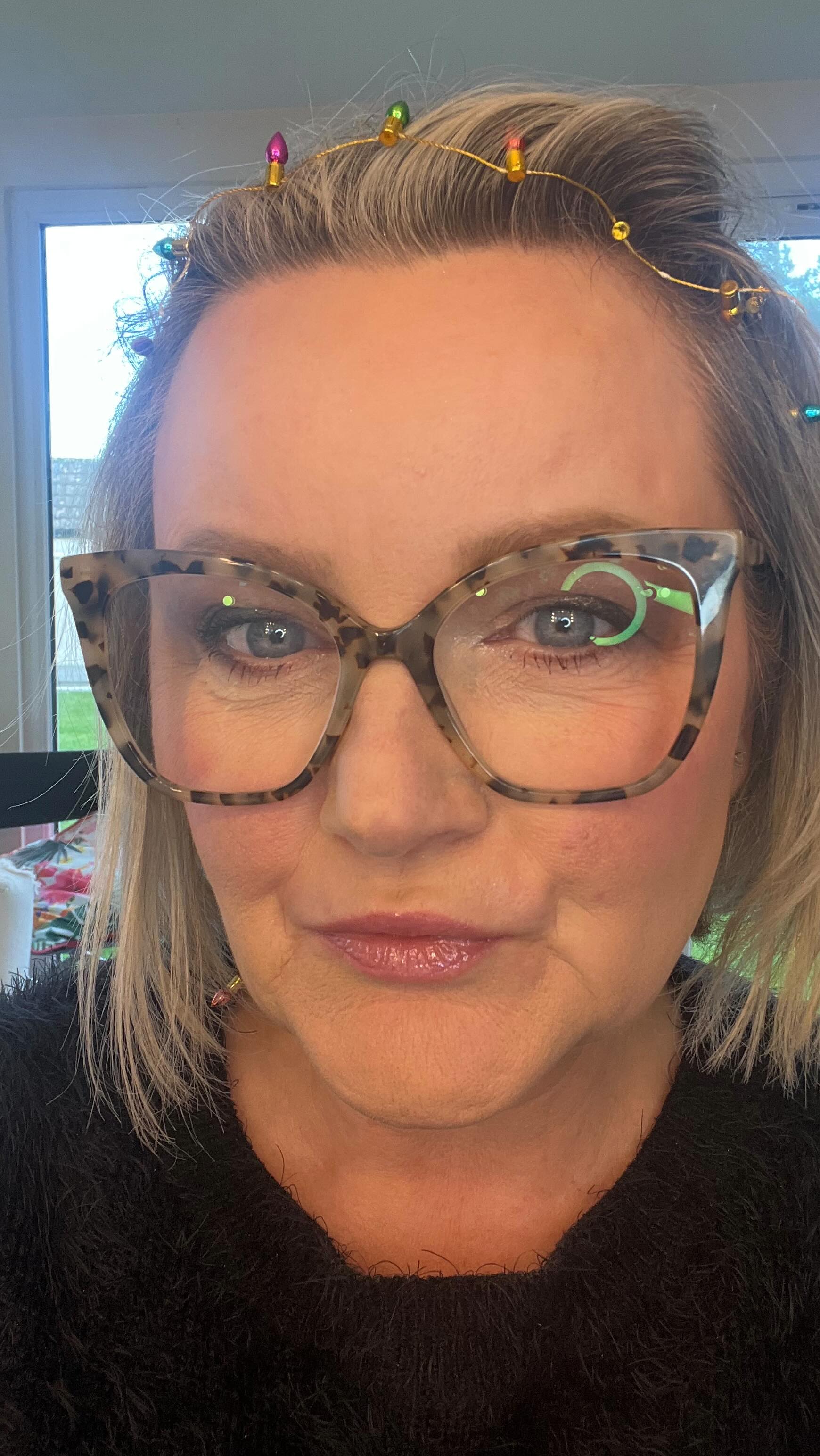 ðFull tutorial and demo of this gorgeous Christmas Set from Morphe (their new Naughty Eyeshadow Palette and Rebellious Brush Set & Bagâ€ïž
(with a few makeup favs added in)
â¡ïž On my YouTube Channel now @nikkimullardmakeupandhair
ðº https://youtu.be/A6dtbk-jnDQ?feature=shared
Links Listed Below:
https://www.shopltk.com/brands/boots
â€ïžðMorphe Naughty Palette:
https://www.boots.com/morphe-naughty-eyeshadow-palette-10370748?affwin&utm_source=Redbrain+Ltd-176013&utm_medium=affiliate&utm_campaign=Boots+-+CSS&utm_term=&utm_content=&sv1=affiliate&sv_campaign_id=176013&awc=2041_1764422335_1e58585bcfe161ea826b7a3be529f777
â€ïžðMorphe Rebellious 6 piece Brush Set with Bag:
https://www.boots.com/morphe-rebellious-6-piece-brush-and-tool-set-10370746?traffic=paid.shopping&gclsrc=aw.ds&gad_source=1&gad_campaignid=19971249071&gbraid=0AAAAA-AdmwTYG8wc-QrT4cGPmDG21X8mN&gclid=Cj0KCQiA0KrJBhCOARIsAGIy9wA9z9EnS5CTfxzfucWNtKzucaiXli9HjOfUtIpV2Z0LpHO8492kmYMaAgXGEALw_wcB
â€ïžðBurgundy Festive Croissant Head Band from Boots out of stock online but still in store
â€ïžðOoh La La Christmas Hair Slides for Makeup Application:
https://www.boots.com/boots-hair-clips-10360667
ððDior Glow Lip Butter in Lavander:
https://www.boots.com/dior-addict-lip-glow-butter-10362047
ð€Benefit Badgal Bang Waterproof Mascara:
https://www.boots.com/benefit-badgal-bang-waterproof-mascara-10312493
ðRevolution Pro Burgandy Tubing Mascara:
https://www.revolutionbeauty.com/uk/en/makeup/eyes/mascara/revolution-wrap-lash-tubing-mascara-burgundy/1865326.html?gad_source=1&gad_campaignid=11294682934&gbraid=0AAAAADRY9MXR2gncPzeSiLxQ2eatj-QMx&gclid=Cj0KCQiA0KrJBhCOARIsAGIy9wCLerAh3veYe9Fhc2o6MDkmNb280xucl5zaA1Ui9HZQAhUHWSch2rEaAuAwEALw_wcB
ðïžBareMinerals Eyeshadow Primer:
https://www.boots.com/bareminerals-prime-time-primer-eyeshadow-extender-3ml-10326644?traffic=paid.shopping&gclsrc=aw.ds&gad_source=1&gad_campaignid=19971251666&gbraid=0AAAAA-AdmwSuXvA1P-nYFgFxvGEV9TytC&gclid=Cj0KCQiA0KrJBhCOARIsAGIy9wDYSAFA84CgA4qYcdsNpE5pO9Wl6Mwwgen90aB0CKdPKeJH1xdvSkIaAn6bEALw_wcB
ðïžExtra Brushes from:
https://www.mykitco.uk/
#nikkimakeupandhair #morphe #morphenaughtypalette #boots #bootsmakeup #diormakeup #makeuptutorial