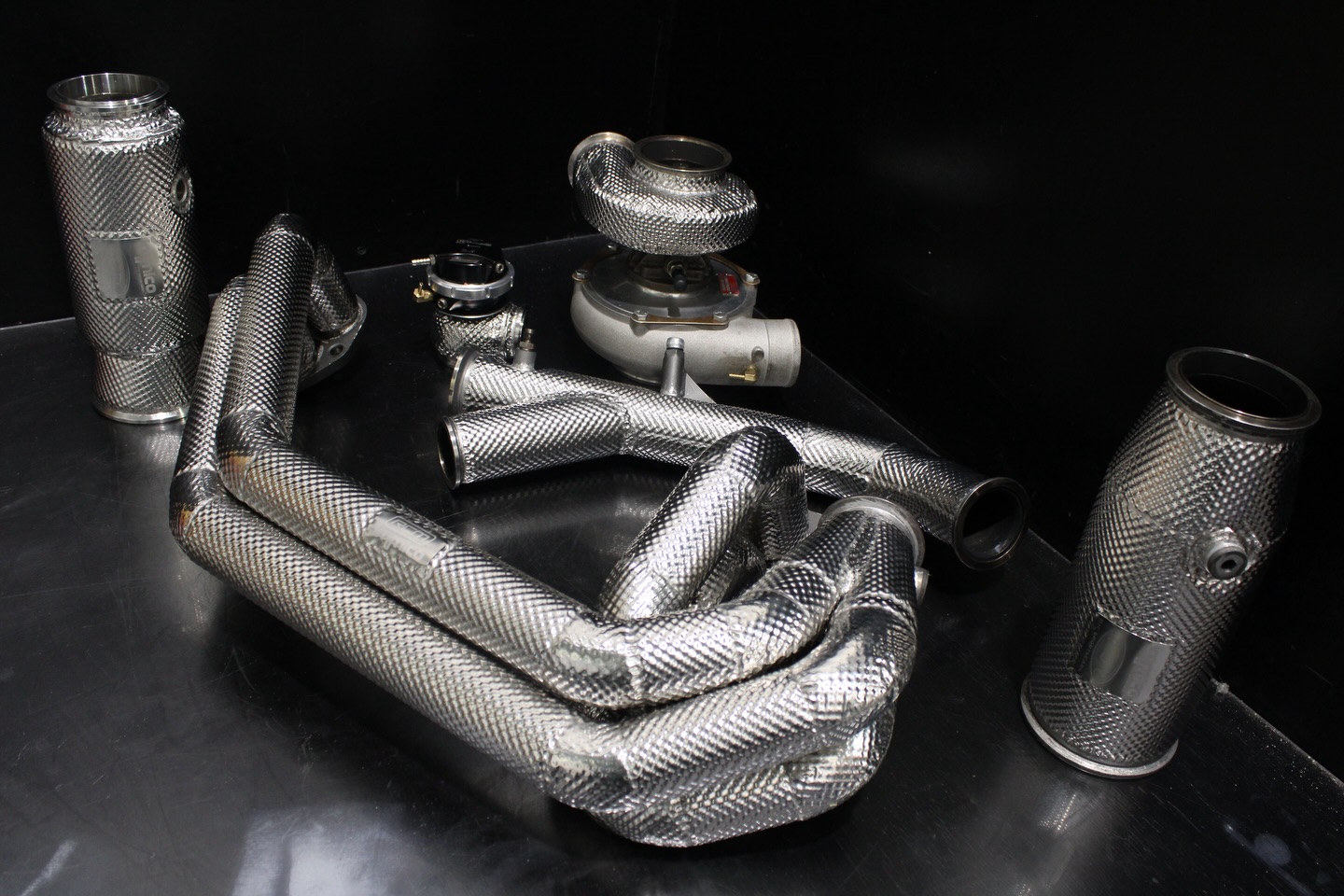 Full kit insulated for @djcsportscars
@rogerclarkmotorsport - manifold insulated ✅
@precisionturbo - Turbinge housing insulated ✅
@walton_motorsport - Exhaust parts insulated ✅
Dyno session following next for surface temp reduction results 🧯