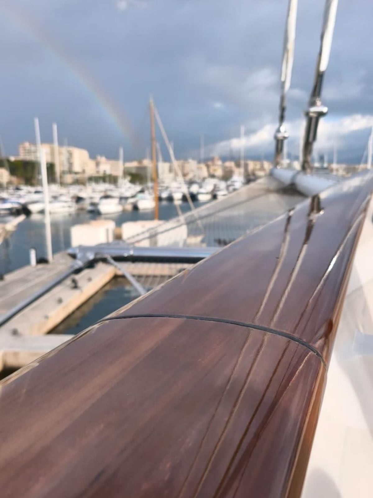 The money shot ... perfect varnish work, newly completed aboard a very private superyacht... the pot of gold at the end of the rainbow 😁 .
Contact is for all finishing work: info@absoluteboatcare.net +34 649 989 909
#AbsoluteBoatCare #SuperyachtFinishing #VarnishWork #YachtFinishes #SuperyachtMaintenance #YachtRefit #YachtLife #LuxuryYachting #SuperyachtServices