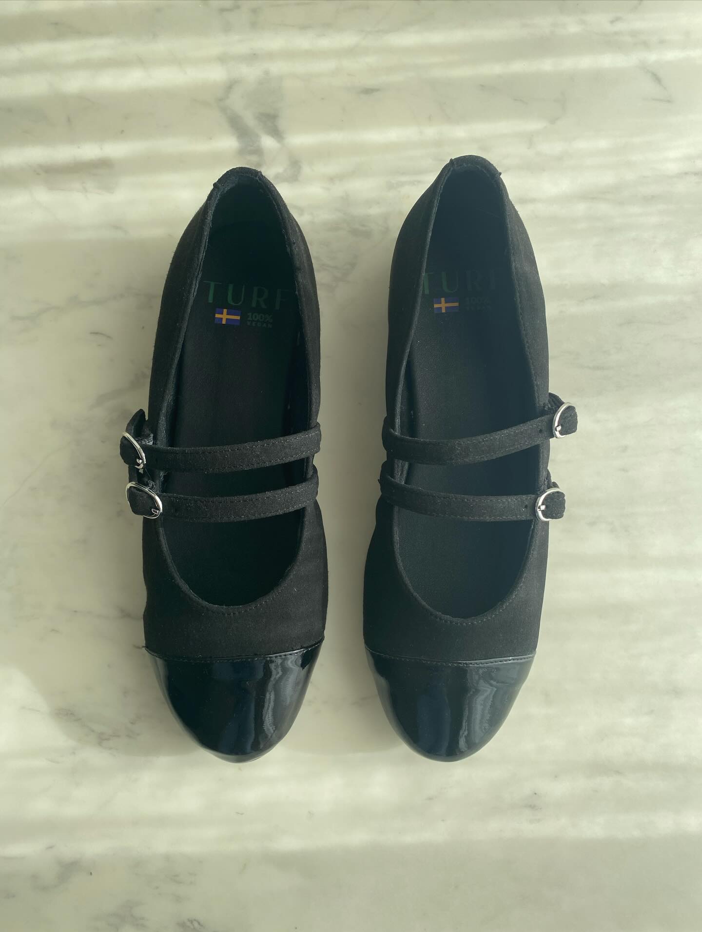 Soft knits, cold air and your classic Mary Jane's. Perfection. โฅ๏ธ