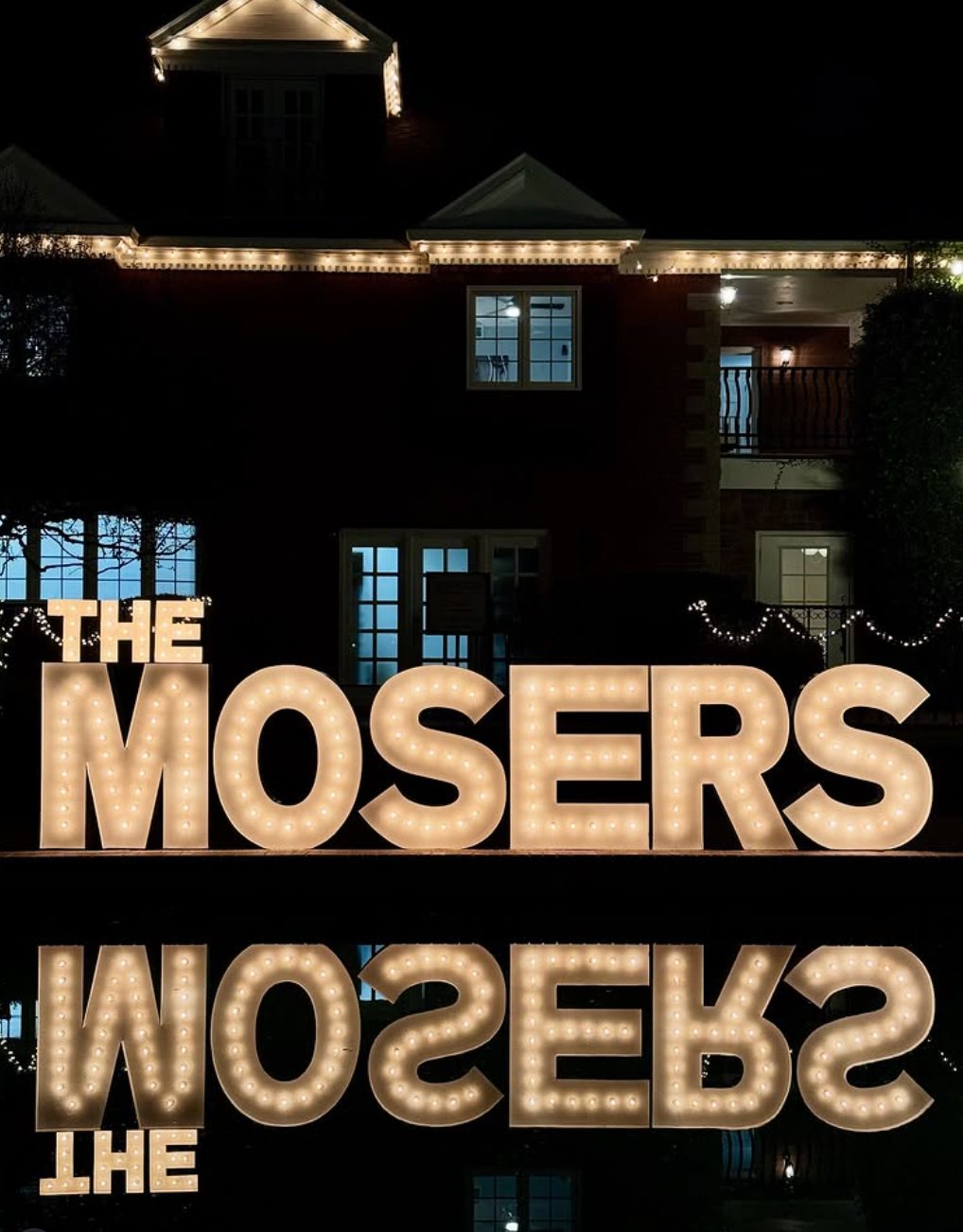 A timeless celebration of love and forever.
Let’s make your love story glow.
iowaglowco.com