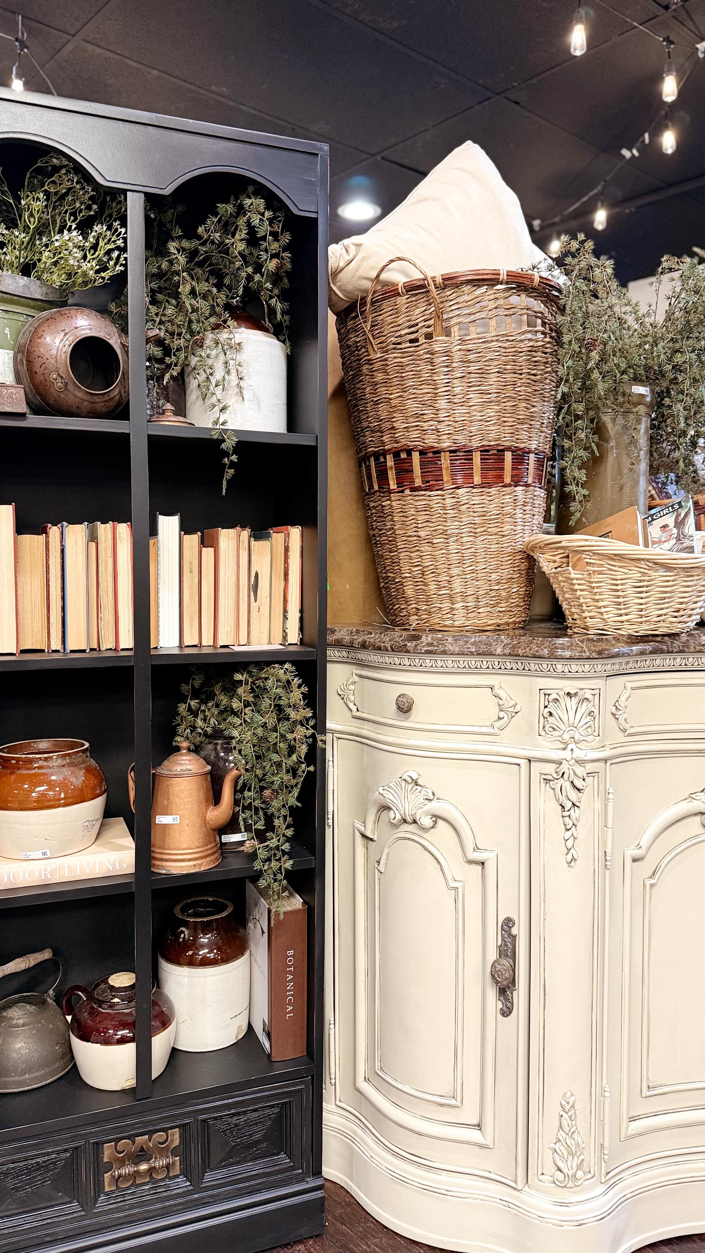 All the pretty girls walk like this…
with confidence, great taste, and straight toward the best furniture.😌🛋️✨
#FurnitureFinds #HomeDecorVibes #PrettyGirlsShopLocal #InteriorCrush #VintageStyle