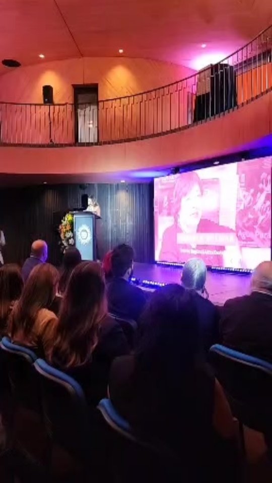 Ceremonia Premios Regionales de Arte y Cultura Biobío, nuestra directora Mariela Belmar Polanco, recibe el Galardón en la categoría Artes Escénicas Tennyson Ferrada. Felicidades Mariela ❤️
