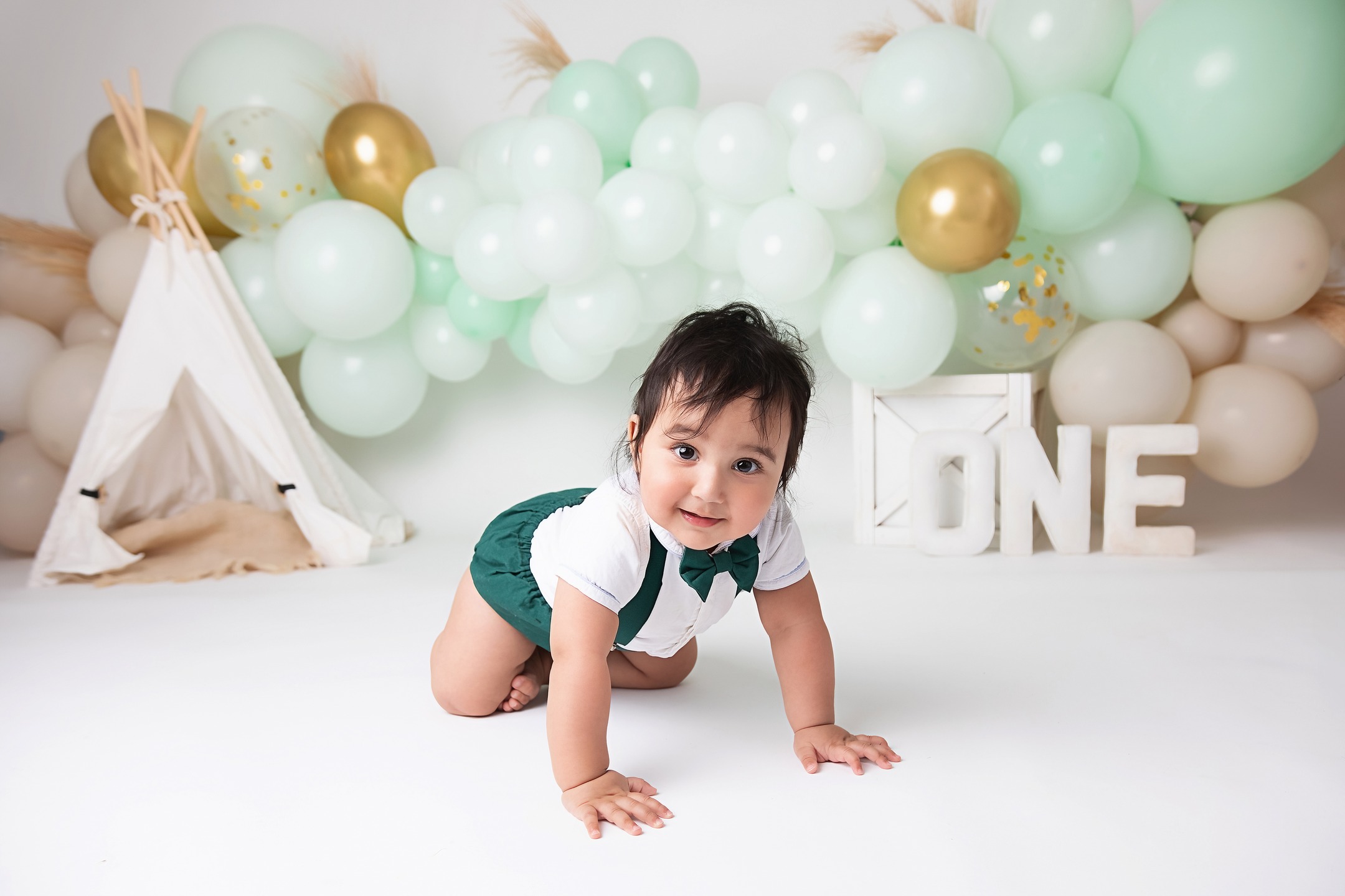 𝐑 𝐇 𝐘 𝐒 ♡
Proof that turning ONE is a whole mood… and that cake tastes better with your hands 😍
🍰 Cake smash & Splash sessions are such a fun and unique way to celebrate your child’s birthday - each and every session is 100% bespoke and unique to your little one with the theme or colour scheme chosen by you.
✨ Spaces always book up fast, so please get in touch in advance to secure your space in my diary.
📸 Newborn • Baby • Cake Smash • Maternity
💌 starspeckledphotography@gmail.com
📍 Studio in Aldershot, Hampshire
#cakesmash
#cakesmashphotography
#firstbirthdayphotoshoot
#aldershotbabyphotography
#aldershotcakesmash
#starspeckledheartsphotography