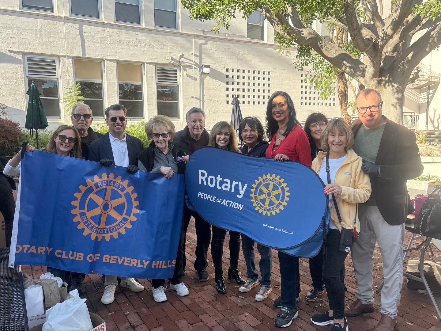 Members of the Beverly Hills Rotary Club donated and boxed Thanksgiving meals to be delivered to over 20 BHUSD families to brighten their holiday season! 🦃 Happy Thanksgiving!