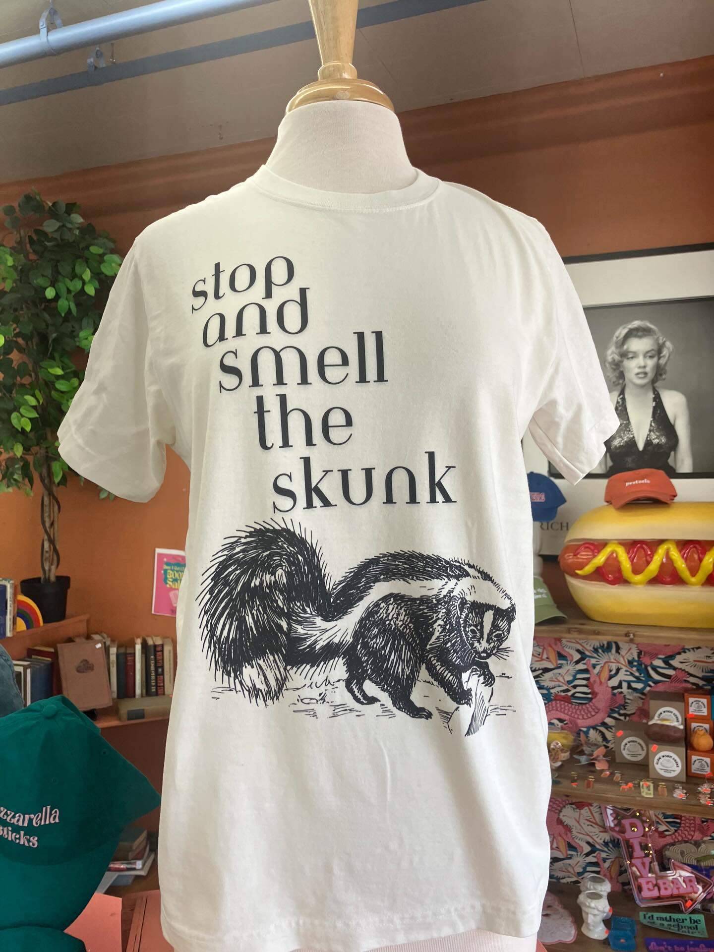 Life is short.
Don’t forget to
Stop and Smell the Skunk
🦨 🦨🦨🦨🦨🦨🦨🦨
Our newest Maine living inspired design of course!♥️
Available @5mainstreet
#maine #mainelife #skunk #mainedesign #smallbatch #ᴍᴀᴅᴇᴛᴏᴏʀᴅᴇʀ
