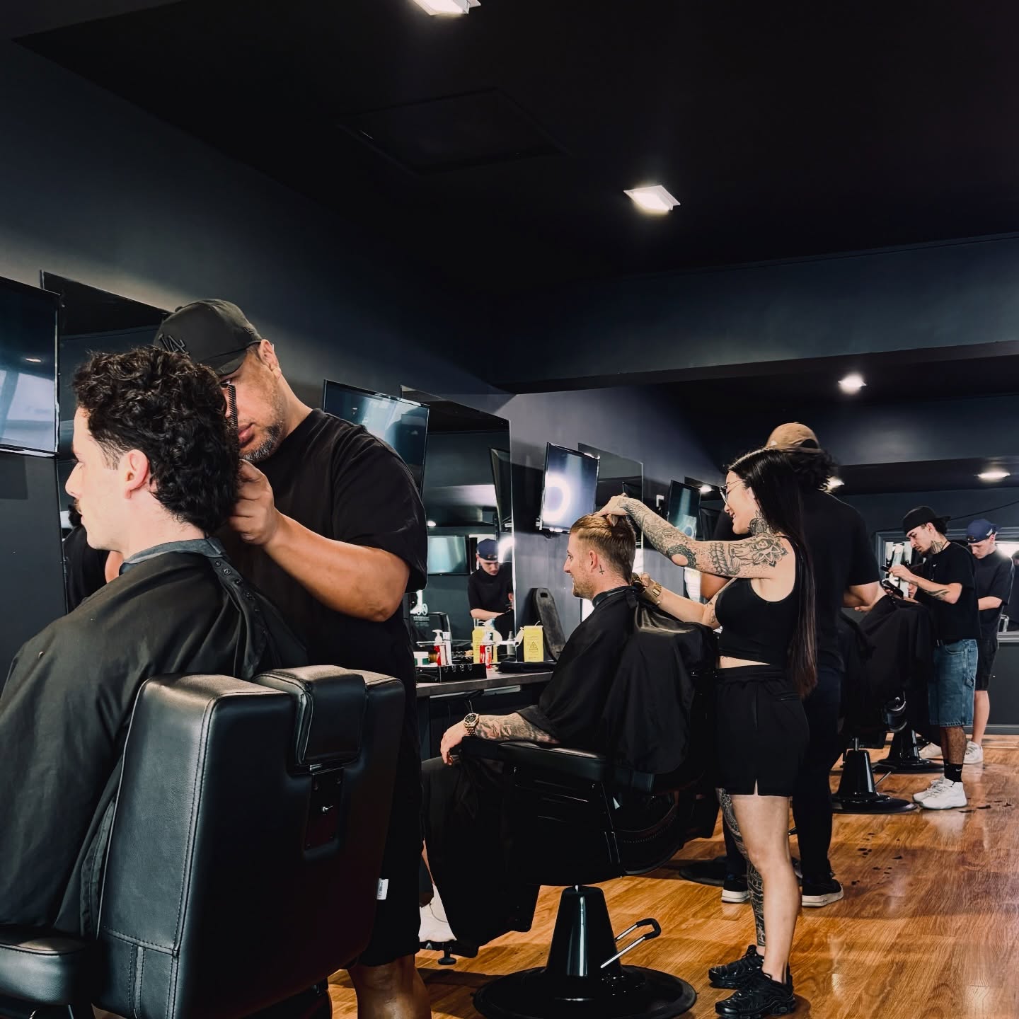 Need a fresh cut?! Make a booking online today to secure your spot!
đđ˝ www.ro-yalkingsman.com.au