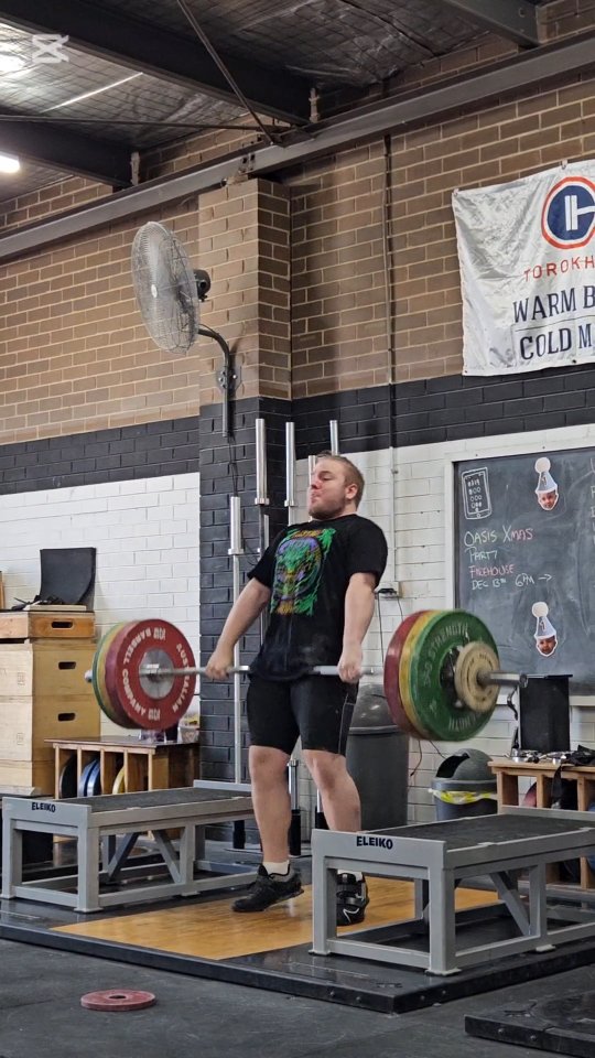 You can't understate the effect of good training partners.. the boys just got into rhythm today and the weights started flying...
For new years day there was some serious energy in the gym. What a start to 2026
@caleb._.davison
@thenickheng
@big_edzzssmithy34
#weightlifting
#olympicweightlifting
#cleanandjerk
#teammates
#clubculture