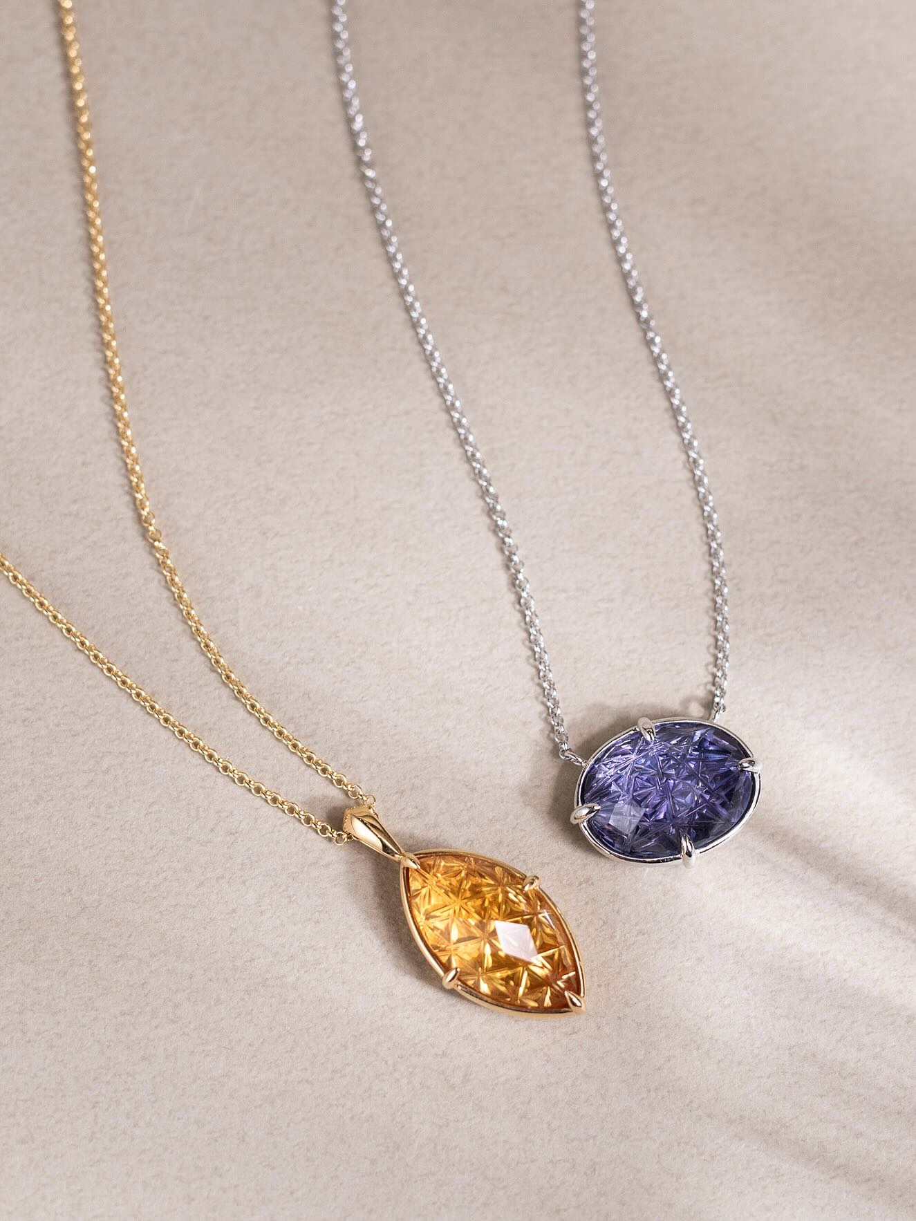 TAKUMI
Born from our love for Japanese craft, the Takumi Collection features singular gems cut in the traditional kiriko style — a heritage technique echoing the brilliance of Edo-kiriko glassware.
Peridot, Pink Tourmaline, Tanzanite and Citrine are transformed into luminous, deeply personal pieces, each with its own character.
Discover the collection at our Takashimaya store this festive season.