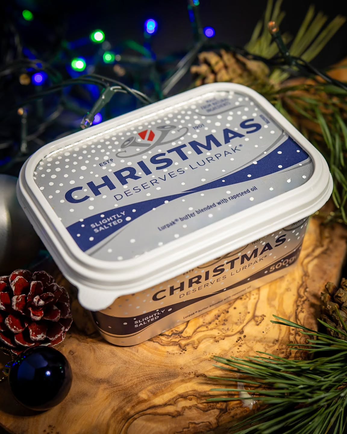 Christmas Lurpak photoshoot. I love all the subtle changes brands make for their festive lineup this time of year. No messing with the product, but a nod to the season.
.
.
.
#productphotographers #foodphotography #foodanddrinks #christmasproducts #kitchen #packshot