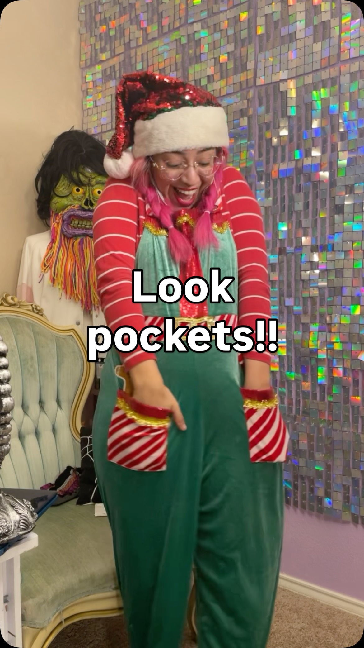Find what you’re passionate at and make it your job 🤷♀️ #dressedtoimpress
.
.
#facepaint #glittertattoos #balloons #aibrushhats #bubbles #caricatures
.