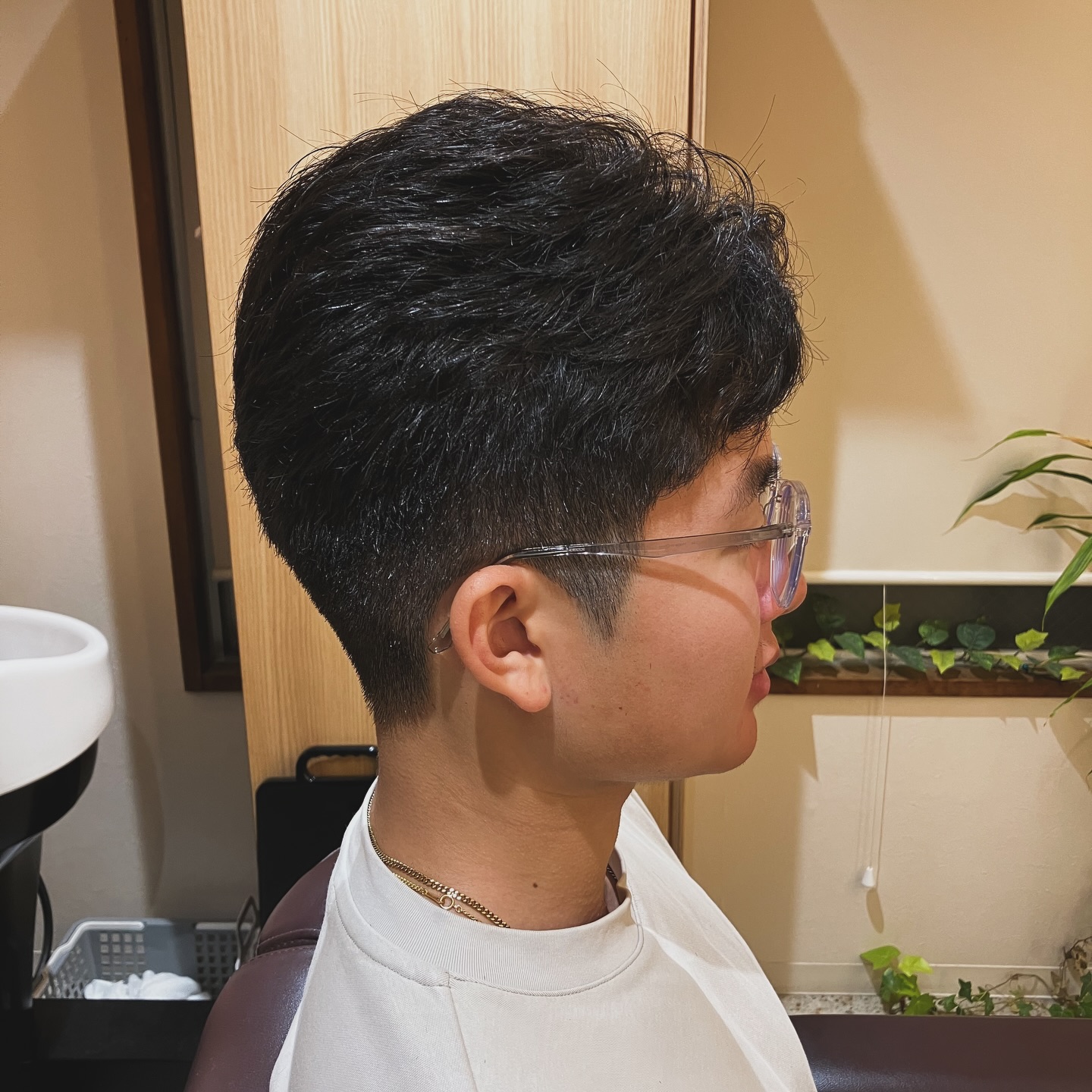 Cut&shave💈
横からのシルエットが美しいと全体的なバランスも整っている。
SALON→ @storia_salon
《メニュー》
Cut 5500円(税込)~
Cut+Shave 9350円(税込)~
《オプション》
Parm +7700円(税込)
color +7700円(税込)
完全予約制
営業時間
11時~21時
東京都調布市国領町にある理容室HLFの個室を利用して施術しております!
調布市国領町4丁目25-9理容室HLF内個室
ご予約はプロフィールリンク又はDMからお待ちしております!
#classics #thecuttersway #haircutting #methode #schoolofedgycraftsmanship #suithairstyle
#vintagehair#athens #global #classicstyle#oldstyle#oldschool#suitstyle
#日本#東京#メンズヘア#ビジネスマン#理容師#美容師#調布#国領#マンツーマン#調布美容室#国領美容室#調布理容室#国領理容室#バーバーショップ#メンズ美容院