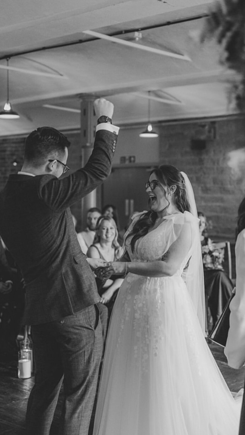 What a BEAUTIFUL day Chelsea and Matt had back in September ✨🌜
Another gorgeous celestial theme that looked incredible in one of my fave local venues - The Venue at Bower’s Mill. This place is wicked, such a good flow for the day, great staff and tonnes of space and light.
It was lush to see @bramble_lane again just a week on from working together on another wedding many miles away from this one! Their work is just jaw droppingly beautiful.
I had tonnes of fun with these 2 and their gorgeous friends and family, singing from guest arrival through to a musical bingo game after dinner 🤘🏼
It was also lush to catch up with the talented @kpa_artistry who did Chelsea’s makeup and then came along as a guest ♥️
Photos: @hannahshearmanphotoandfilm
Venue: @thevenuebowersmill
Styling: @bramble_lane
Illustration: @petalandportrait
Makeup: @kpa_artistry
Hair: @bobbipinups