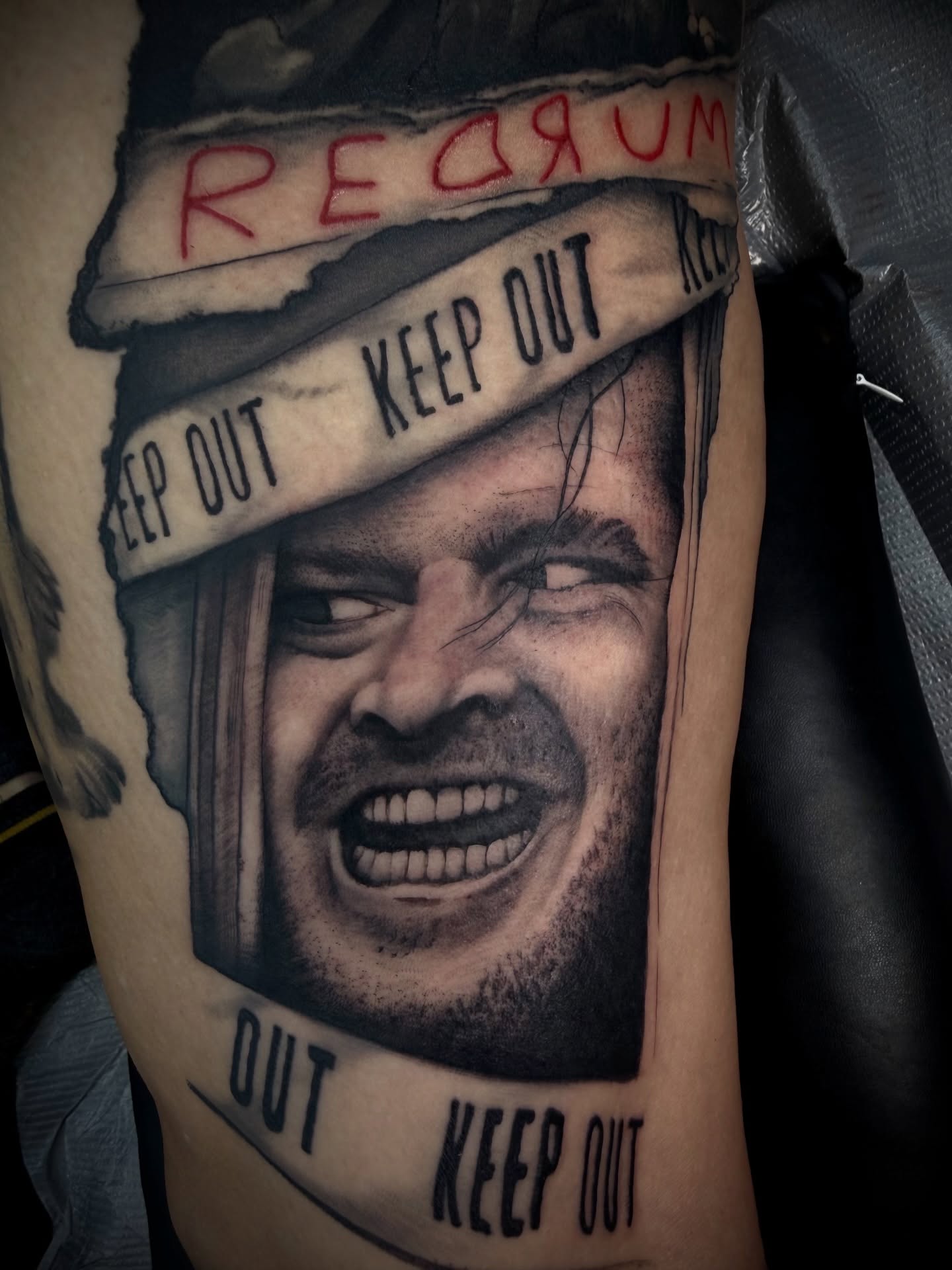Been working on a horror leg sleeve, stoked about how it’s coming together - enough to share a progress shot! Thank you for everyone’s patience with me ❤️ few spots left in December!
@anarchy_tattoo_supplies
@emalla.official
@dynamiccolor
@industryinksusa
#tattoo #tattoos
